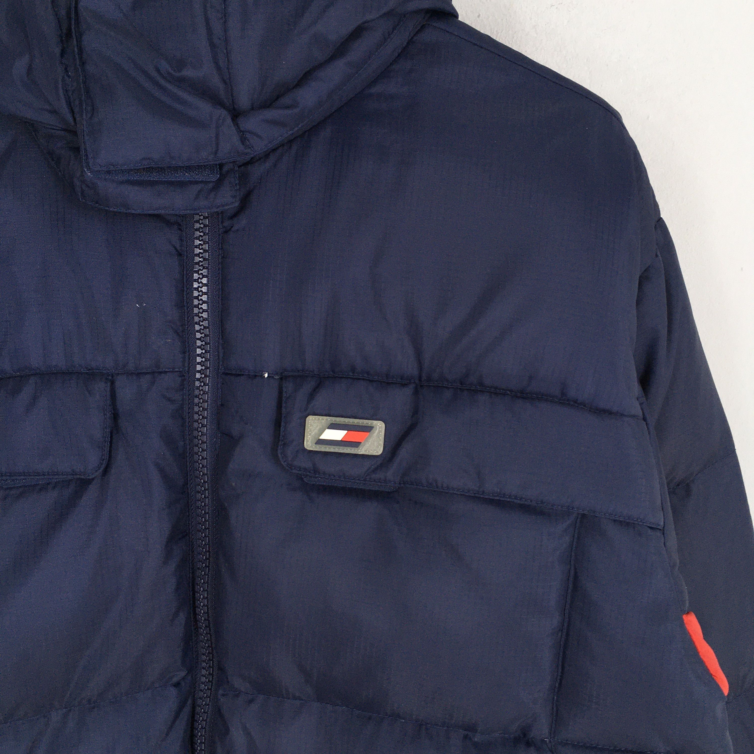 Tommy Hilfiger Vintage Tommy Hilfiger Bomber Puffer Jacket Small Size US S / EU 44-46 / 1 - 5 Thumbnail