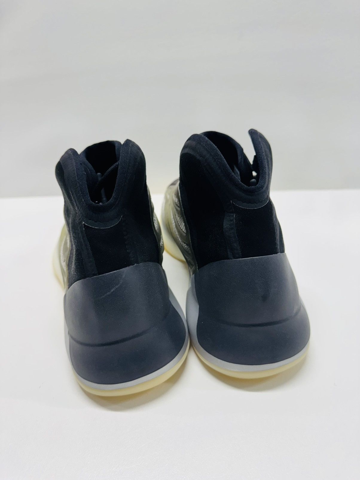 Yeezy Adidas Yeezy Quantum YZY QNTM Barium Size US 10.5 / EU 43-44 - 5 Thumbnail