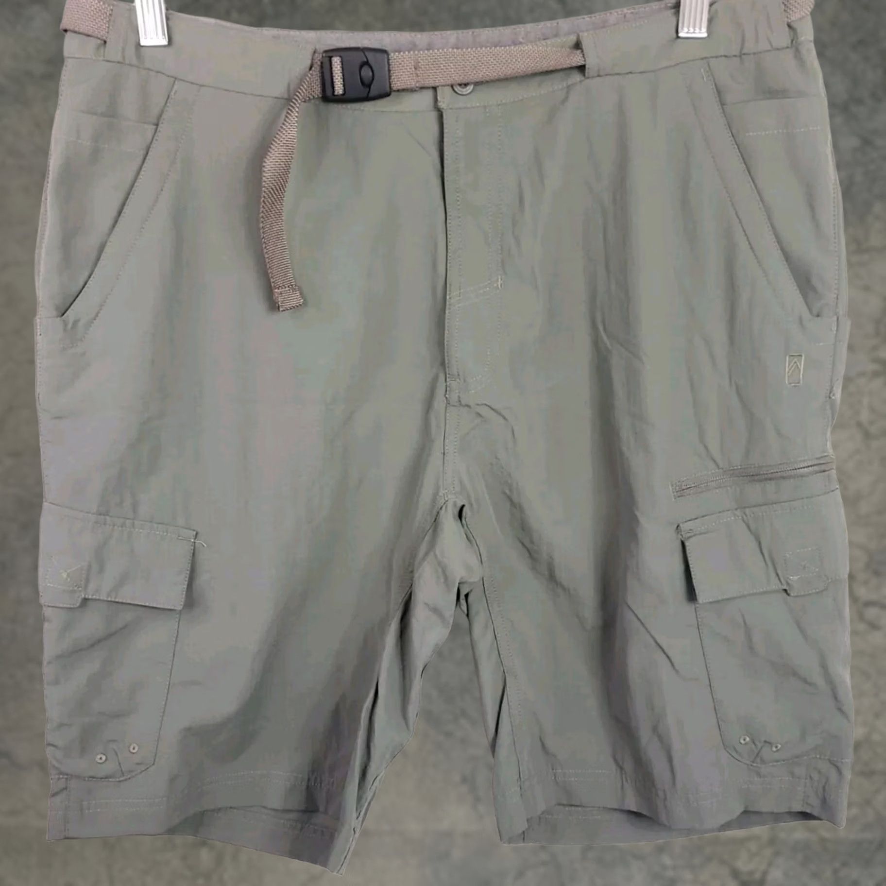 Vintage Alpine Design Men's Bermuda Shorts 36 Green Belted Elastic Waist Pockets Inseam 10 Casual Travel Workwear Regular Size 36 Size US 36 / EU 52 - 1 Thumbnail