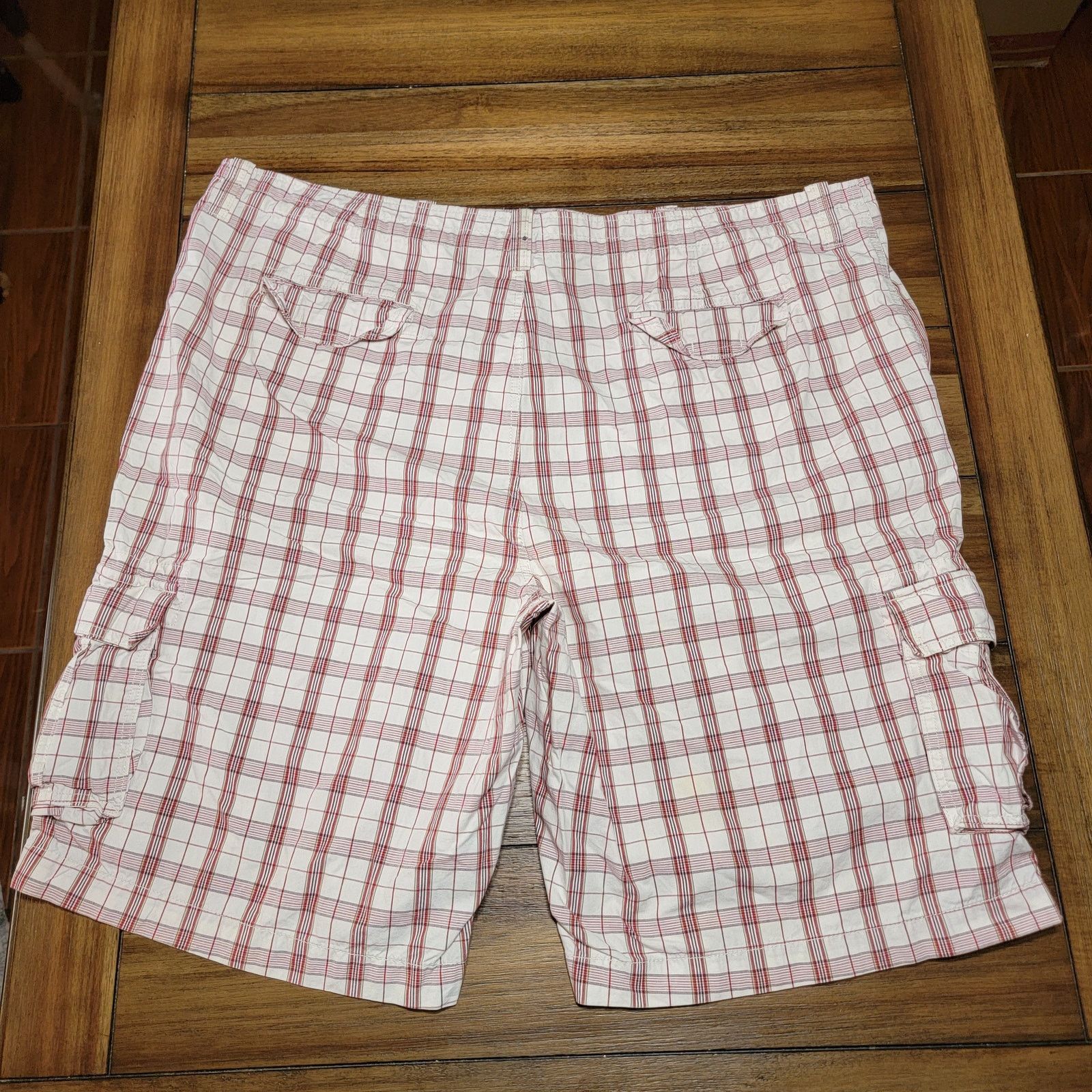 Roundtree & Yorke Round Tree & Yorke Red & White Plaid Cargo Shorts - Size 48 Size US 44 / EU 60 - 3 Thumbnail