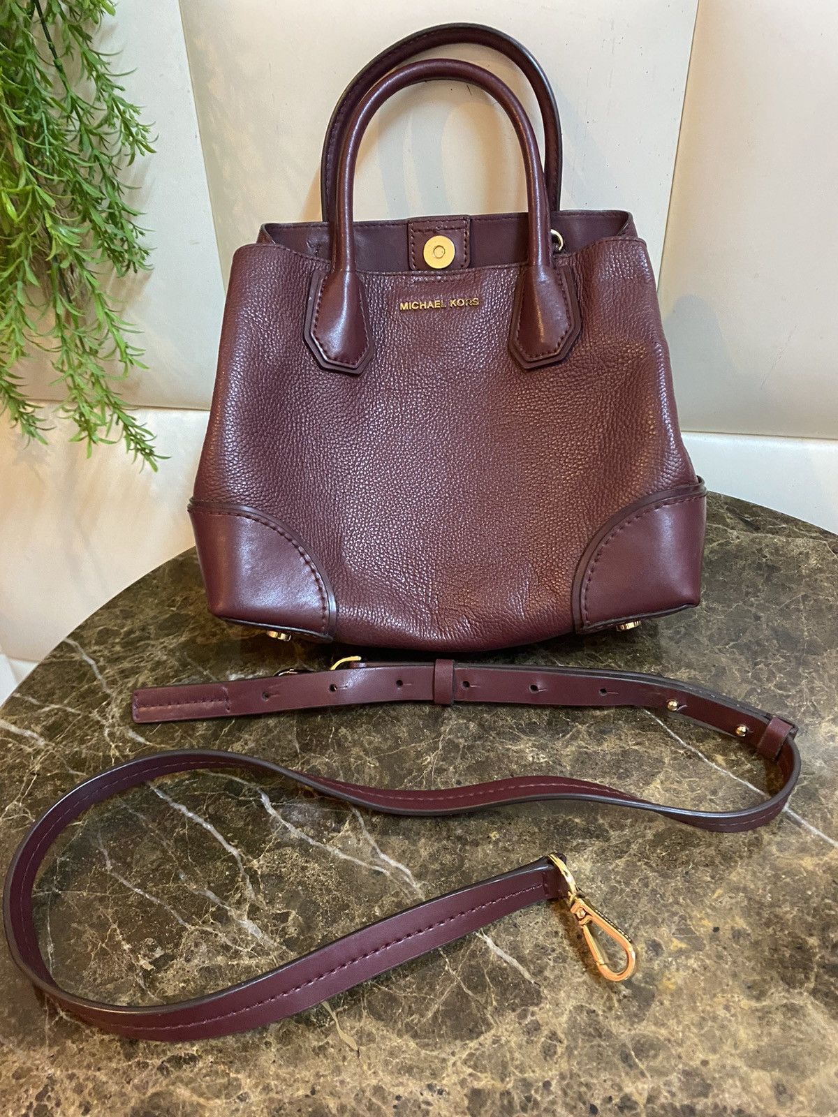 MICHAEL KORS MERCER GALLERY MEDIUM LEATHER SATCHEL - OXBLOOD