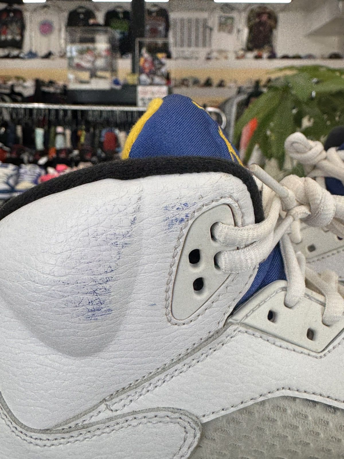 Jordan Brand Air Jordan 5 Laney Size 7Y (2013) Size US 7 / EU 40 - 5 Thumbnail