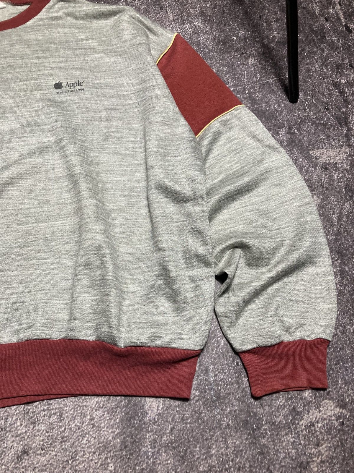 Apple Vintage 1999 Apple Computer Media Tool Sweatshirt Grey Red Size US L / EU 52-54 / 3 - 2 Thumbnail