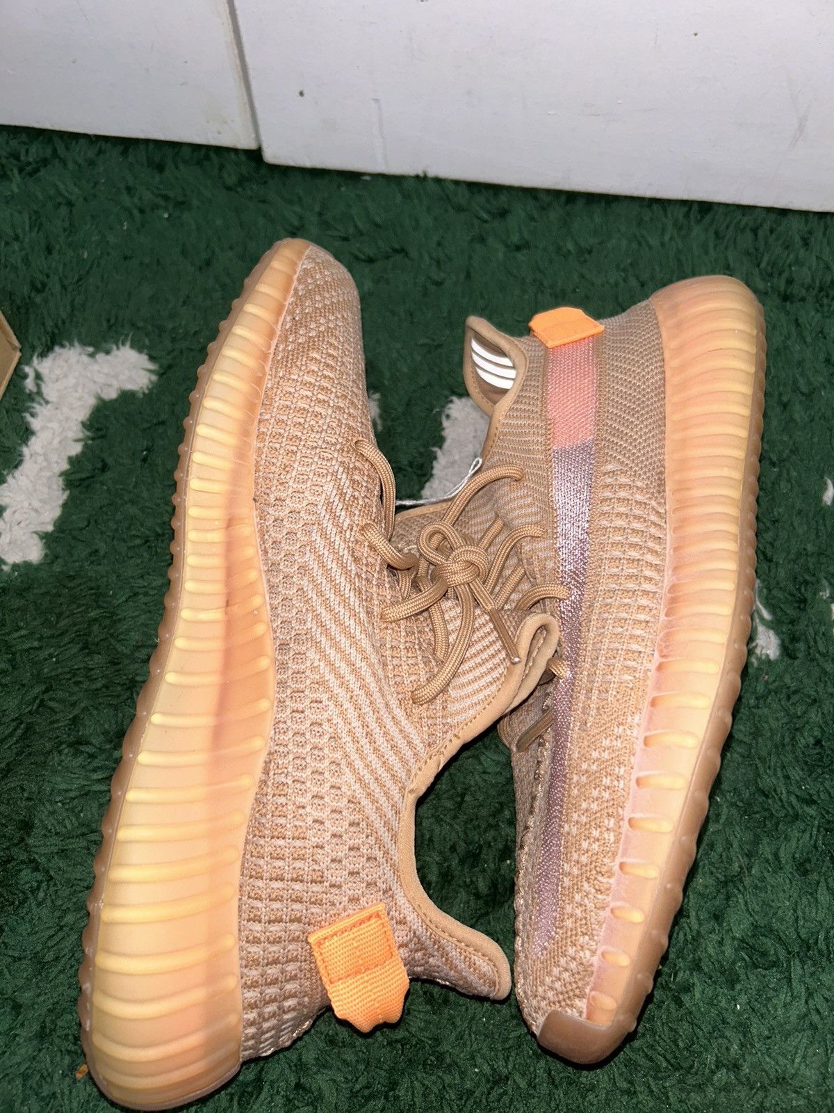Adidas Size 10.5 - adidas Yeezy Boost 350 V2 Clay preowned With Box Size US 10.5 / EU 43-44 - 3 Thumbnail