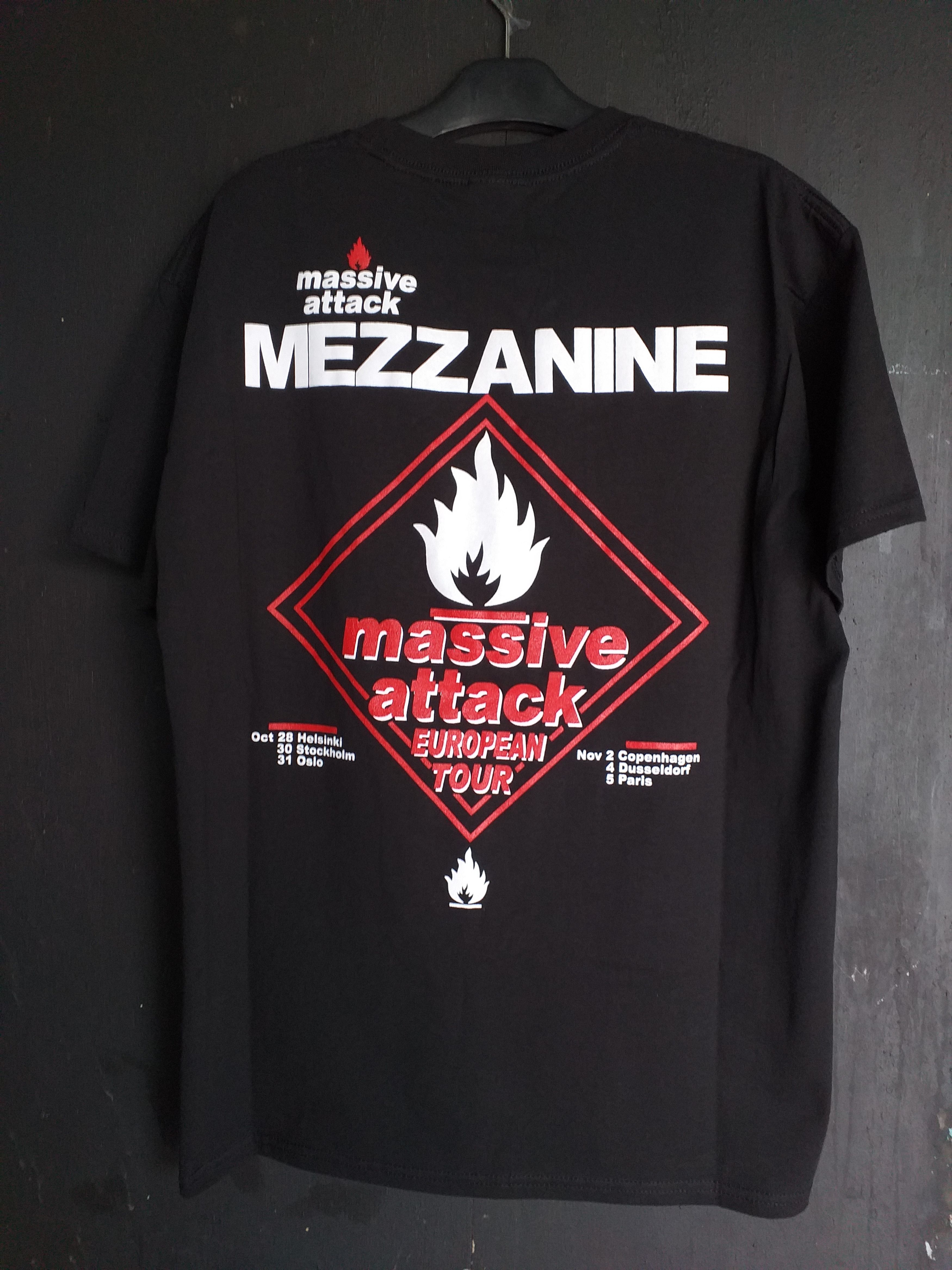 Band Tees Massive Attack Mezzanine Tour T shirt Size US XL / EU 56 / 4 - 2 Thumbnail