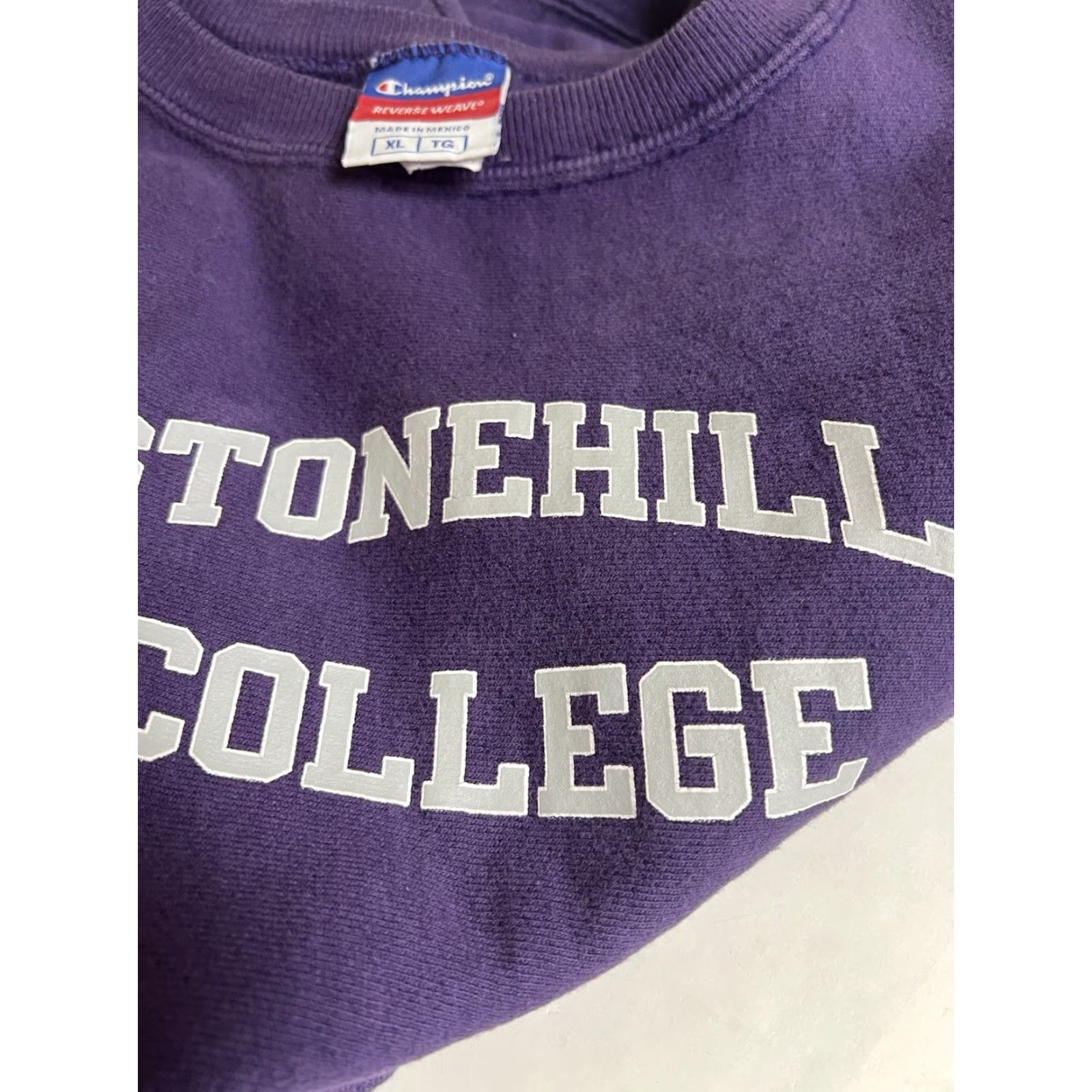 Champion VINTAGE Champion Reverse Weave Sweatshirt XL Purple College Pullover Crewneck Unisex Adults Regular Cotton Blend Long Sleeve Mens Womens Boys Girls Size US XL / EU 56 / 4 - 3 Thumbnail