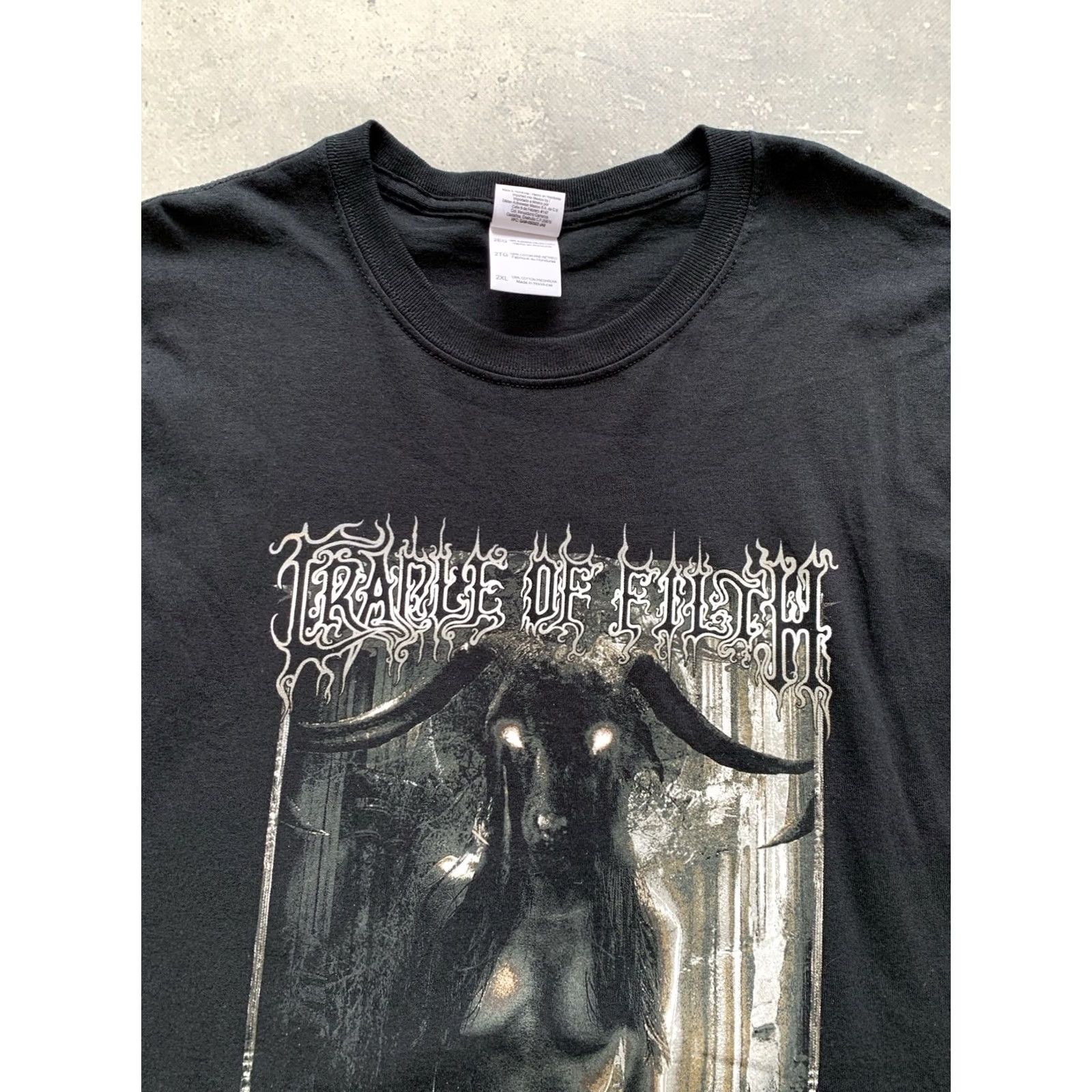 Gildan VINTAGE Nike Shirt Mens 2XL Black T-Shirt Graphic Print Cradle of Filth The Book of the Law Tee Size US XXL / EU 58 / 5 - 3 Thumbnail