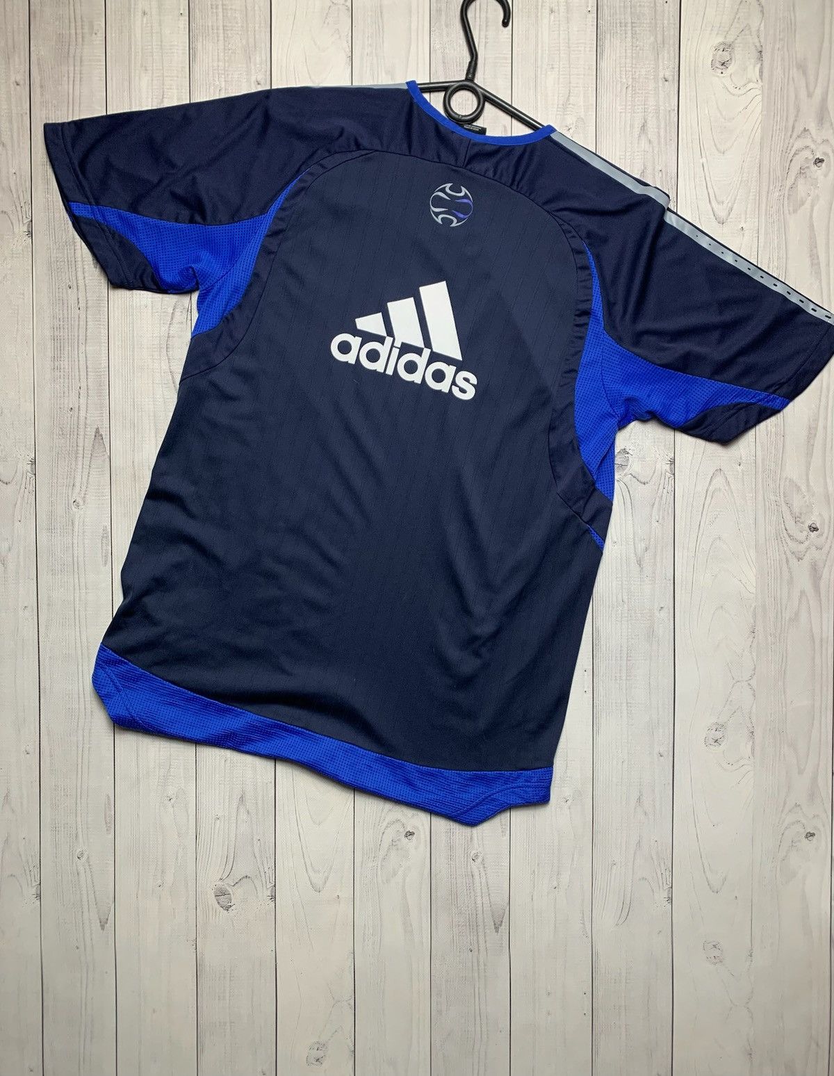 Adidas × Chelsea Soccer × Vintage Vintage adidas Chelsea soccer jersey 11 Drogba size S/M rare Size US S / EU 44-46 / 1 - 2 Thumbnail