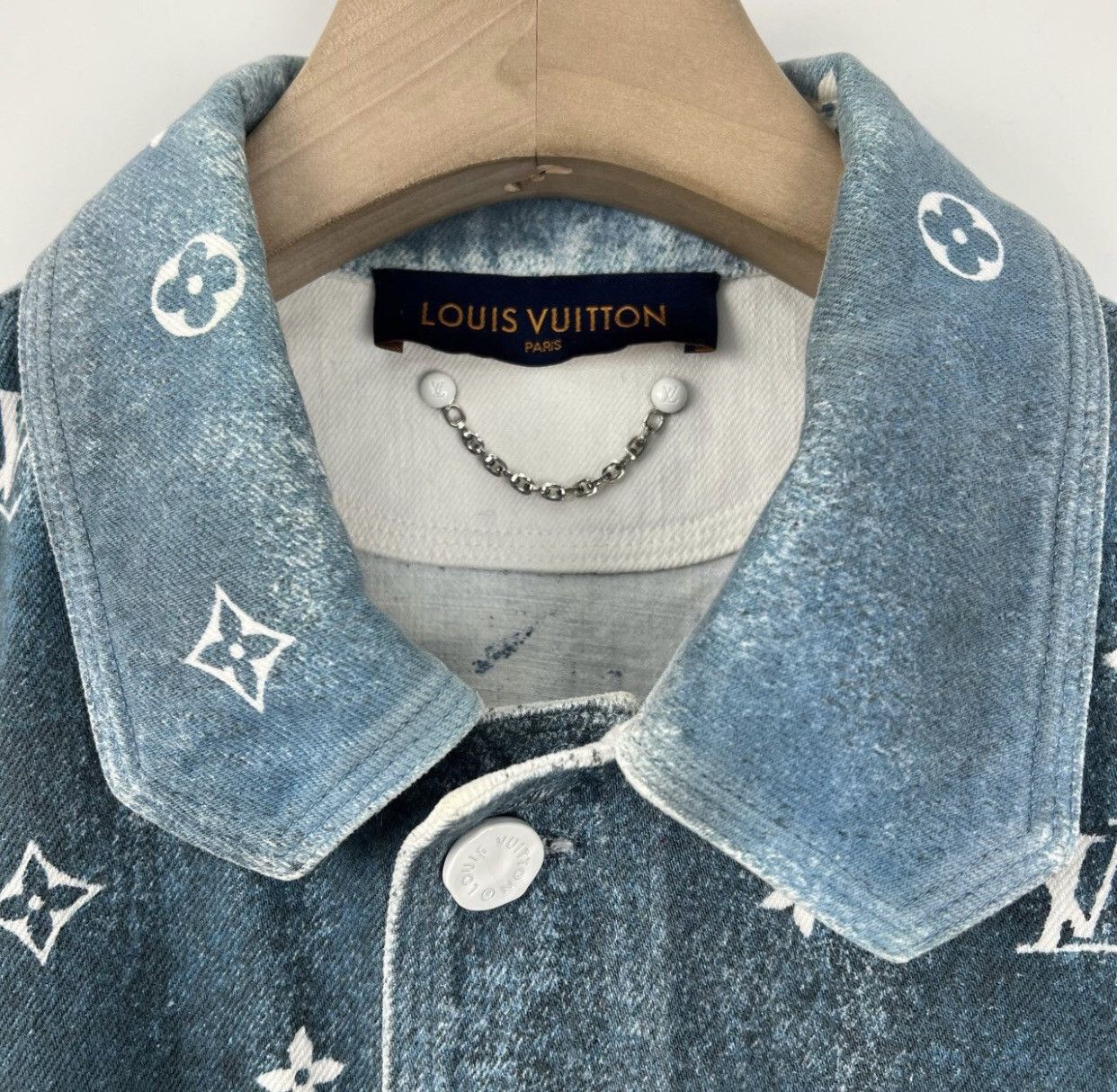 Louis Vuitton Louis Vuitton LV blue and white floral print denim jacket Size US S / EU 44-46 / 1 - 4 Thumbnail