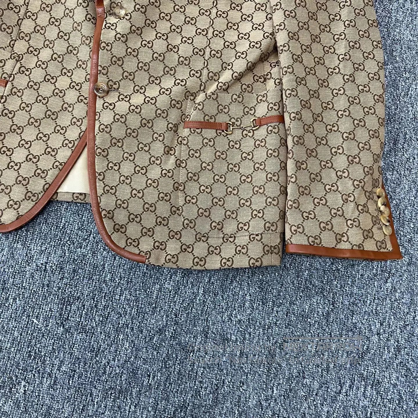 Gucci Guicci Full-print, vintage-style leather suit jacket| Size 52R - 4 Thumbnail