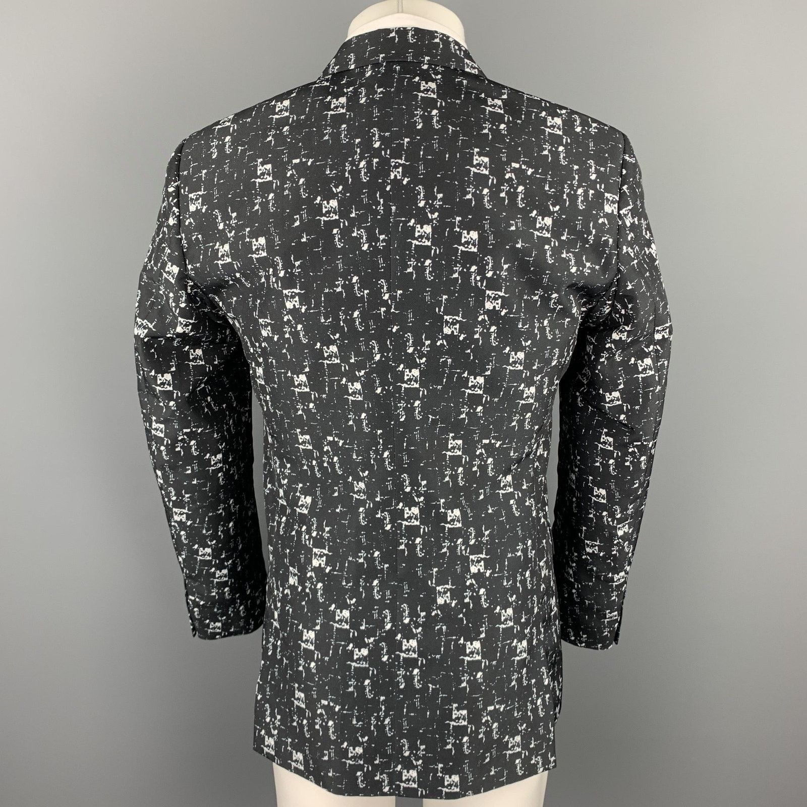 Calvin Klein Size 40 Black & White Print Polyester Sport Coat Size 40R - 4 Thumbnail