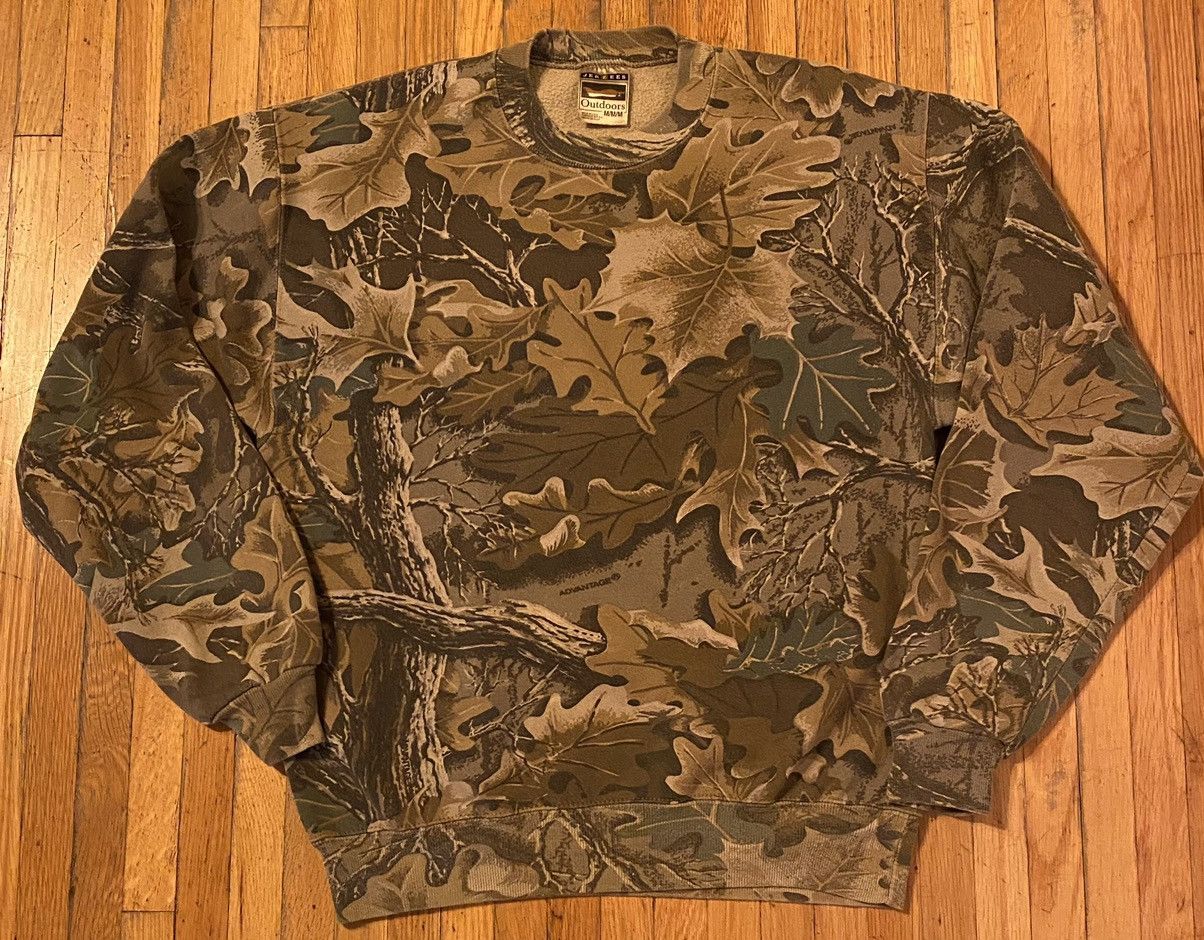 image of Vintage Real Tree Hunting Crewneck in Forest Green Camouflage, Men's (Size Medium)