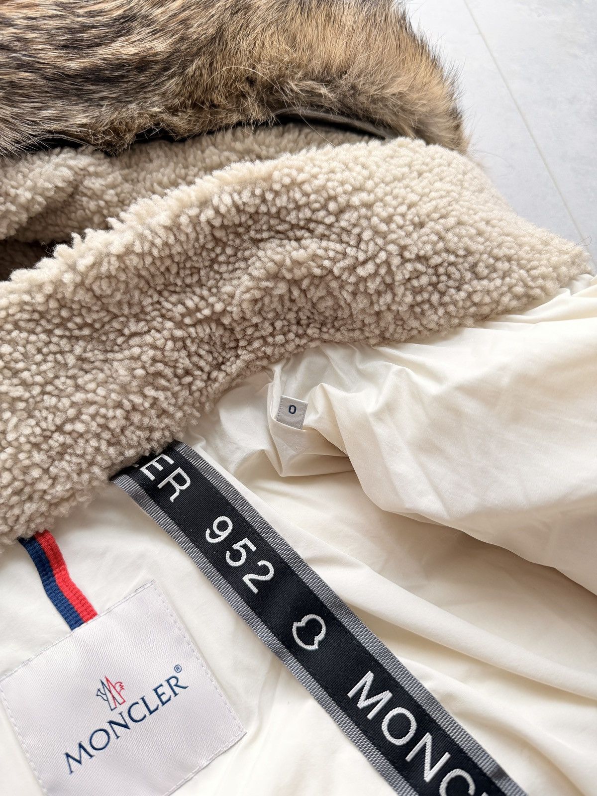 Moncler MONCLER Inuit Down Jacket Coat size 0 fits S Size US S / EU 44-46 / 1 - 9 Thumbnail