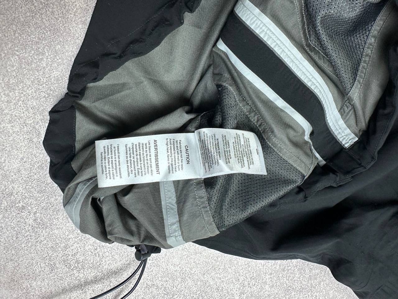 Mountain Hardwear Vintage Mountain Hardwear Waterproof Membrane Jacket Womans Size M / US 6-8 / IT 42-44 - 12 Thumbnail