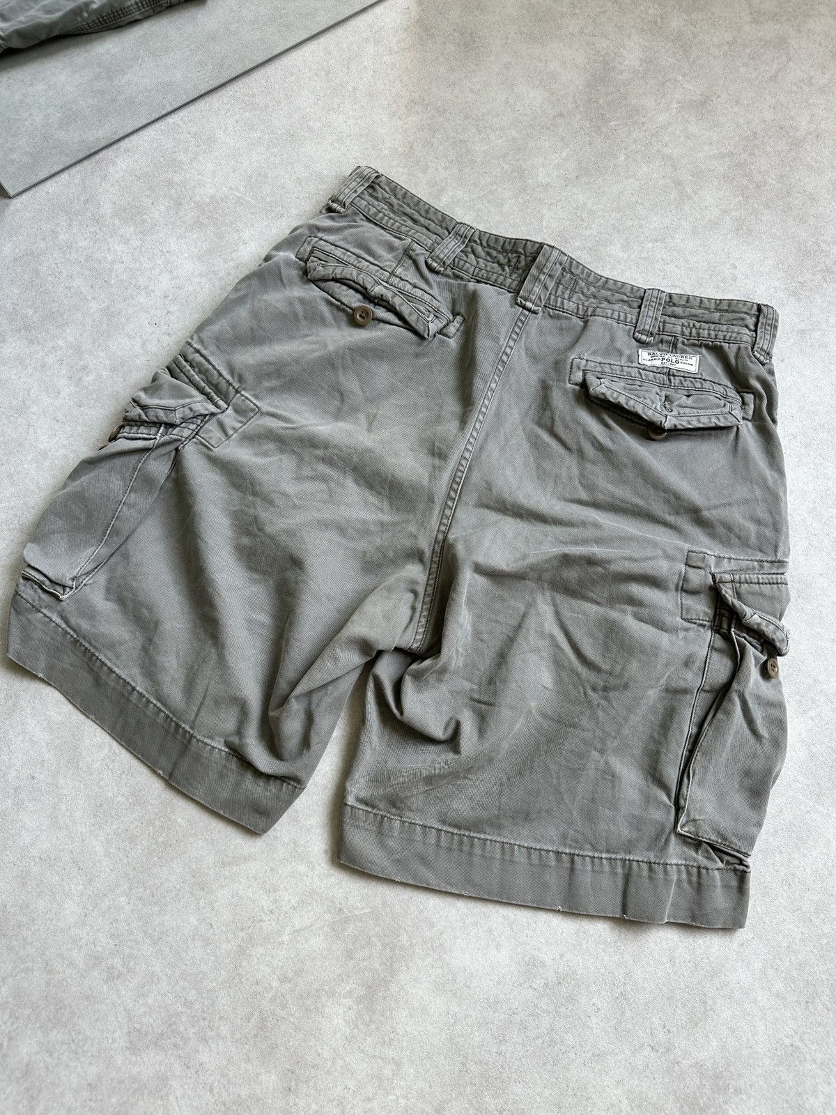 Polo Ralph Lauren Polo Ralph Lauren utility cargo chino shorts with worn look Size US 36 / EU 52 - 2 Thumbnail
