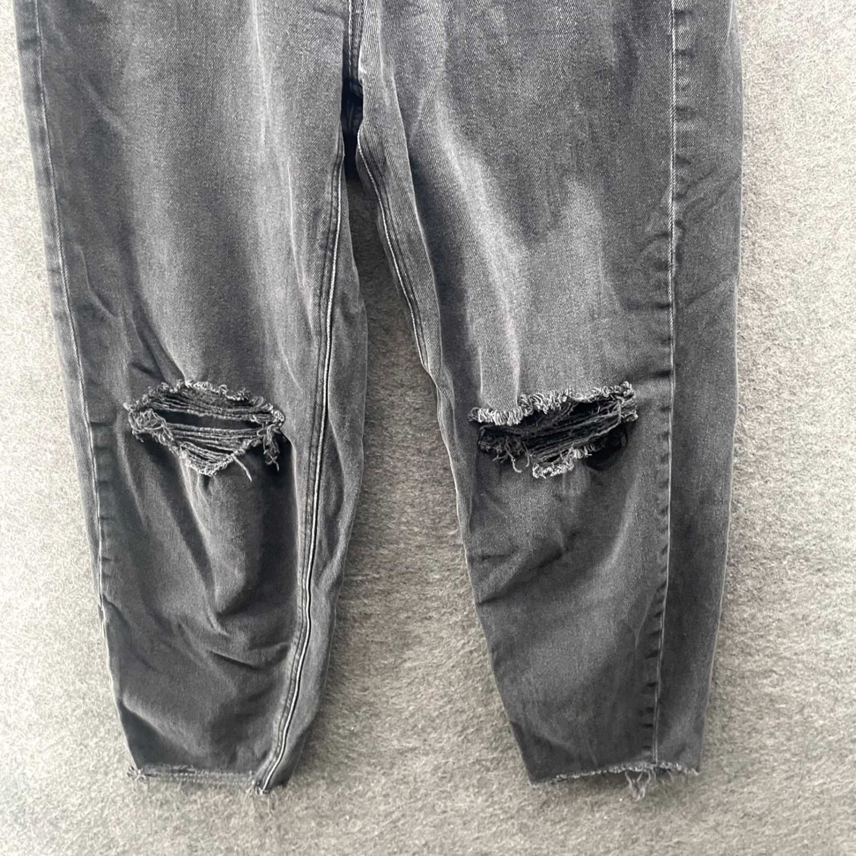 American Eagle Outfitters VINTAGE American Eagle Outfitters Relaxed Mom Jean Womens 0 X-Short Washed Black Distressed Jeans 5-Pocket Design Mens Womens Size 25" / US 0 / IT 36 - 4 Thumbnail