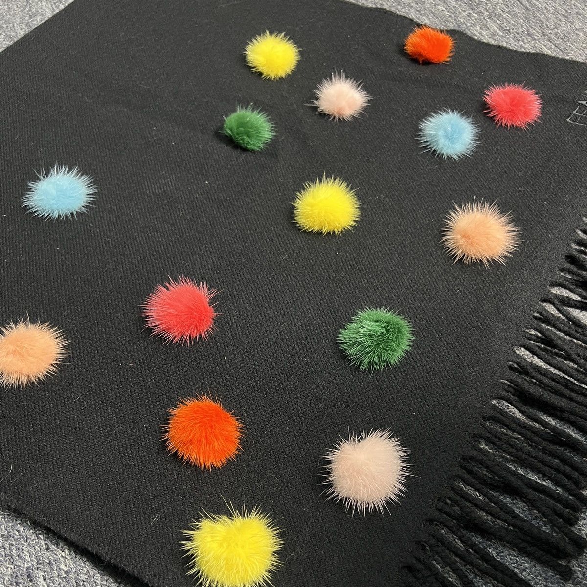Fendi Authentic Fendi Mink Pom Pom / Scarves / Muffler Size ONE SIZE - 4 Thumbnail