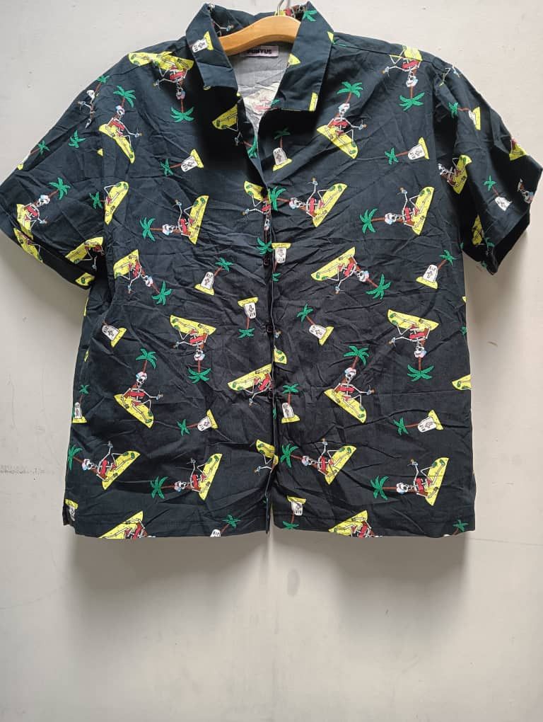Punyus hawaiian skull button up shirt