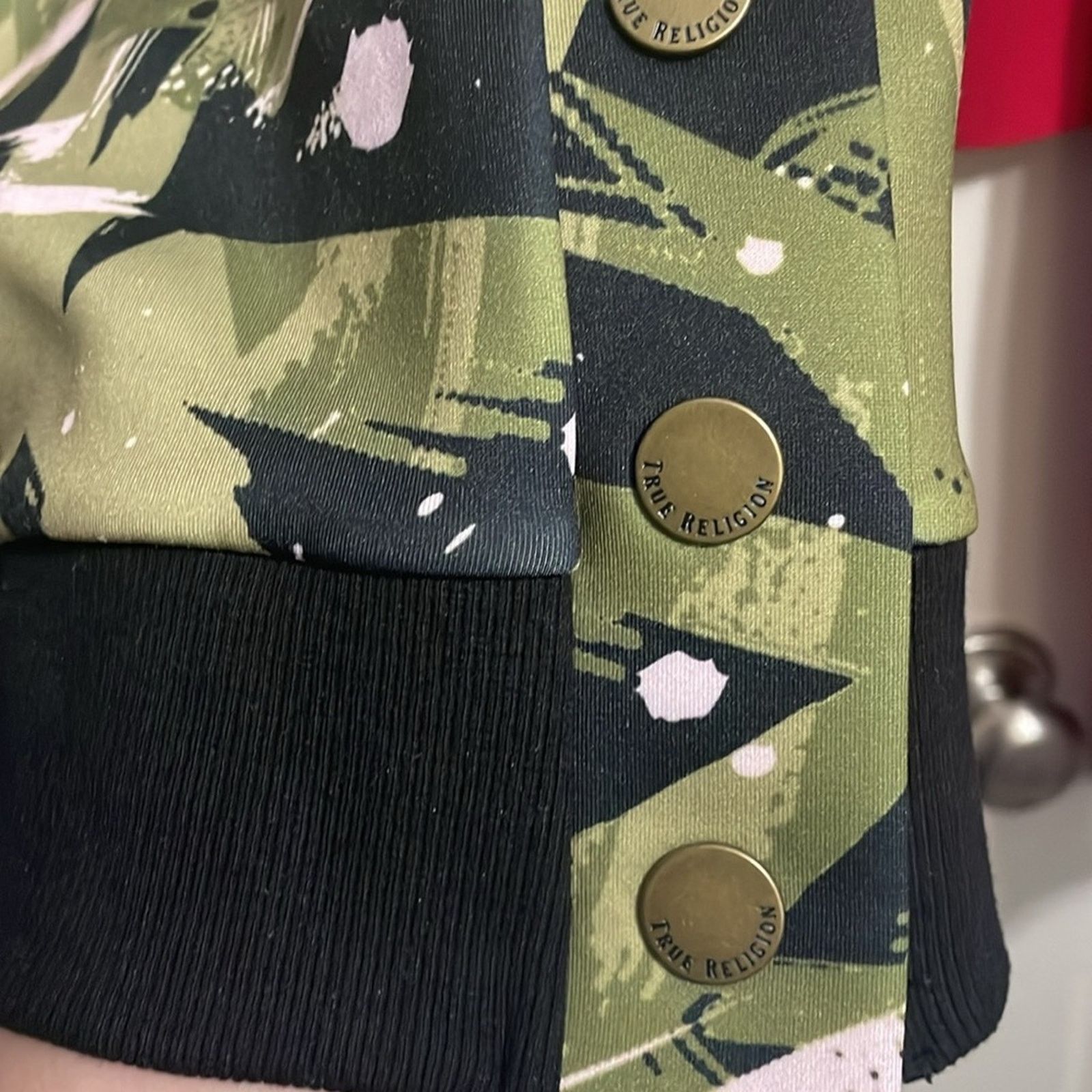 True Religion NWT True Religion Green Camo Snap Detail Sweatshirt Size L / US 10 / IT 46 - 6 Thumbnail