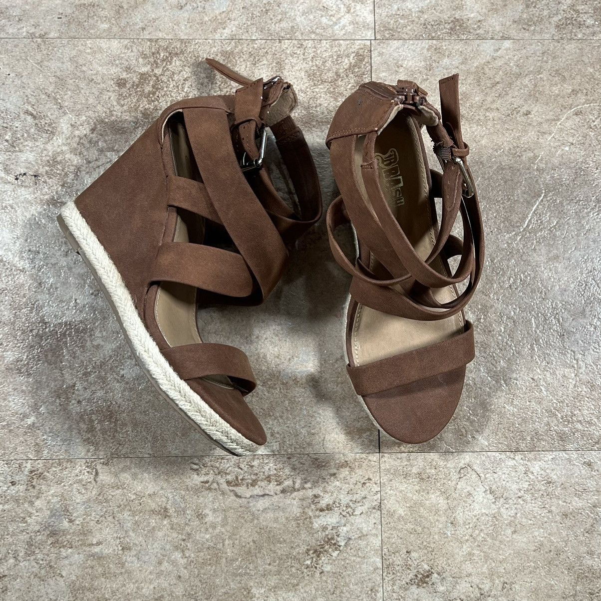Other Brash Womens 4.5 Inch Wedge High Heels Sandals Size 7W Size US 7 / IT 37 - 1 Thumbnail