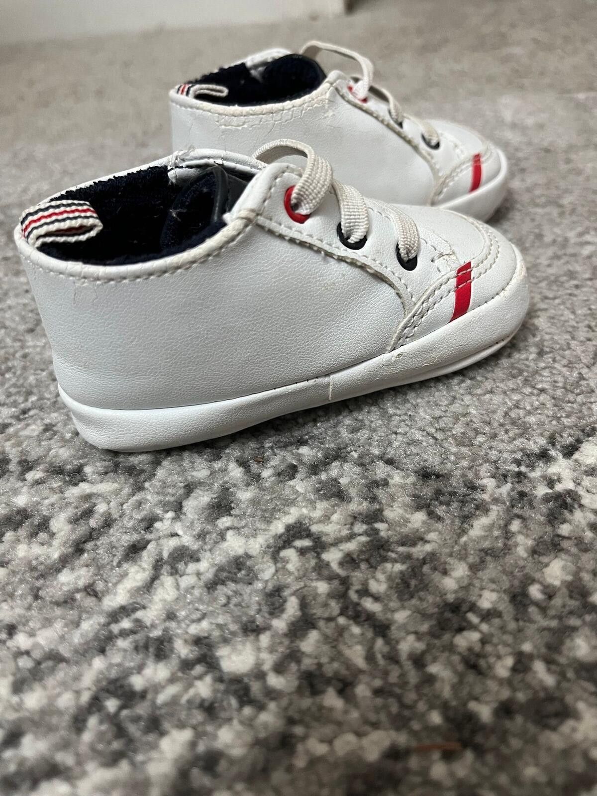 The Unbranded Brand Baby Size 2 White Sneakers 3–6 Months Soft Sole Infant Shoes Size ONE SIZE - 5 Thumbnail