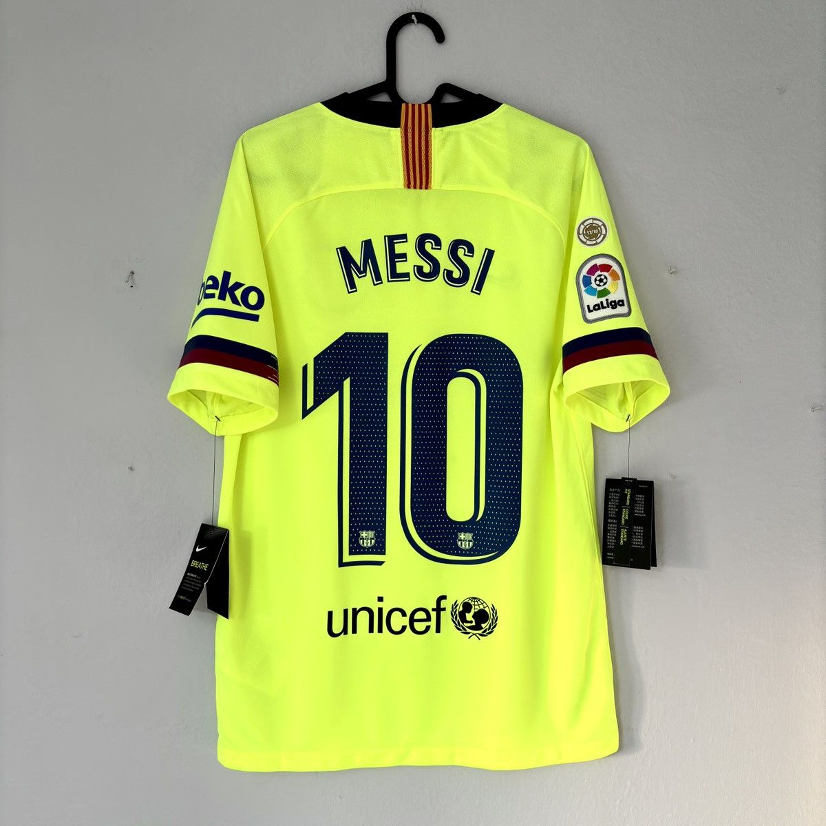 Nike 2018 2019 Barcelona Messi Nike Away Kit Soccer Jersey Shirt Size US S / EU 44-46 / 1 - 10 Thumbnail