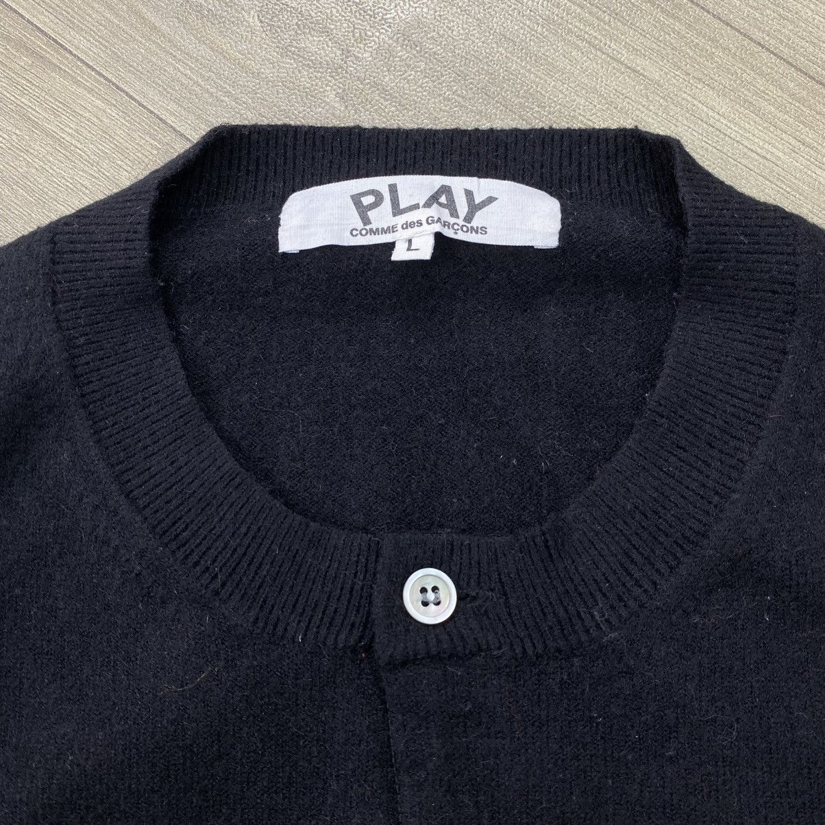 Comme des Garcons PLAY AD2018 Comme Des Garcons PLAY Double Heart Logo Cardigans Size US M / EU 48-50 / 2 - 3 Thumbnail