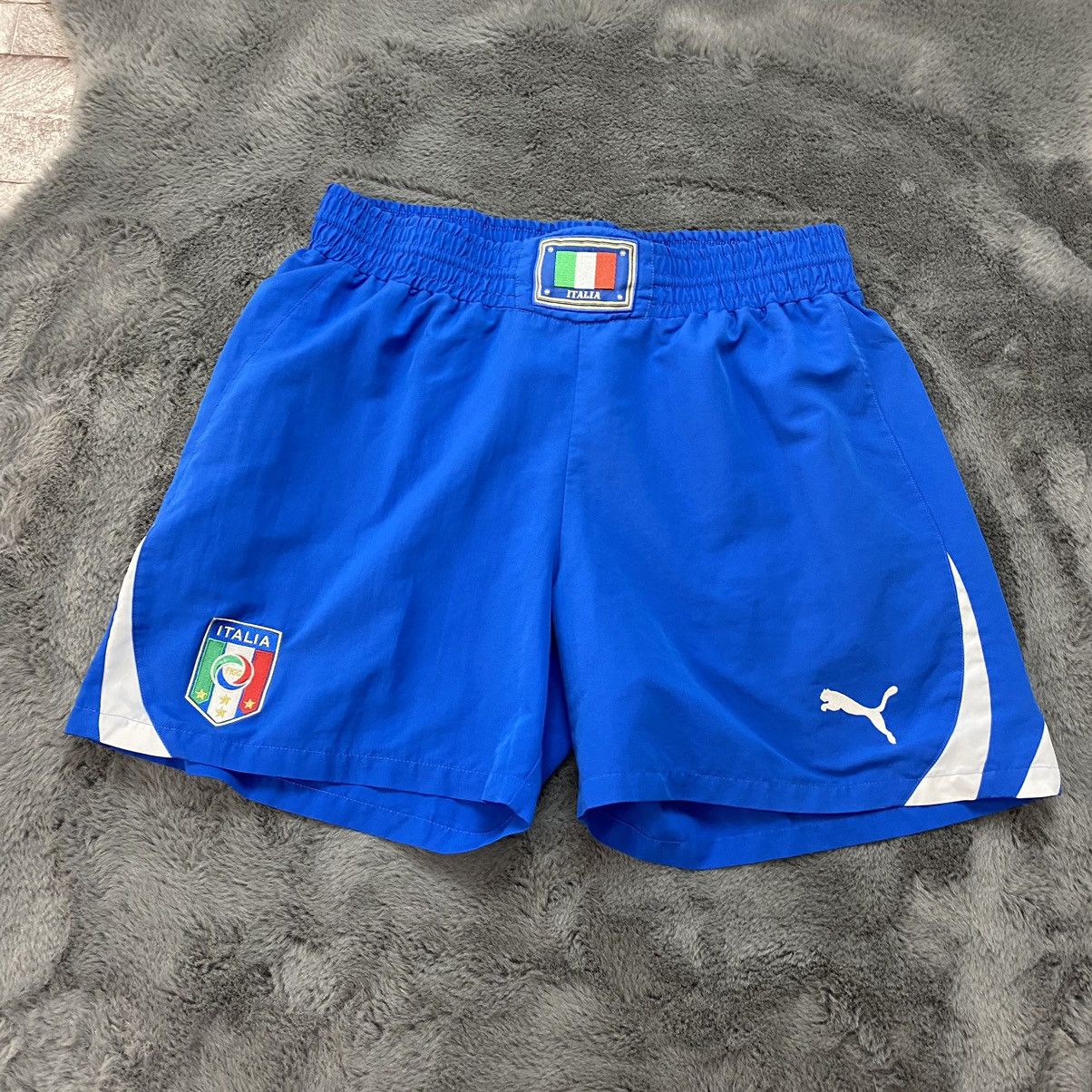 Puma × Vintage Italy Vintage Home Football Soccer Shorts Blue Puma Men Size US 36 / EU 52 - 5 Thumbnail