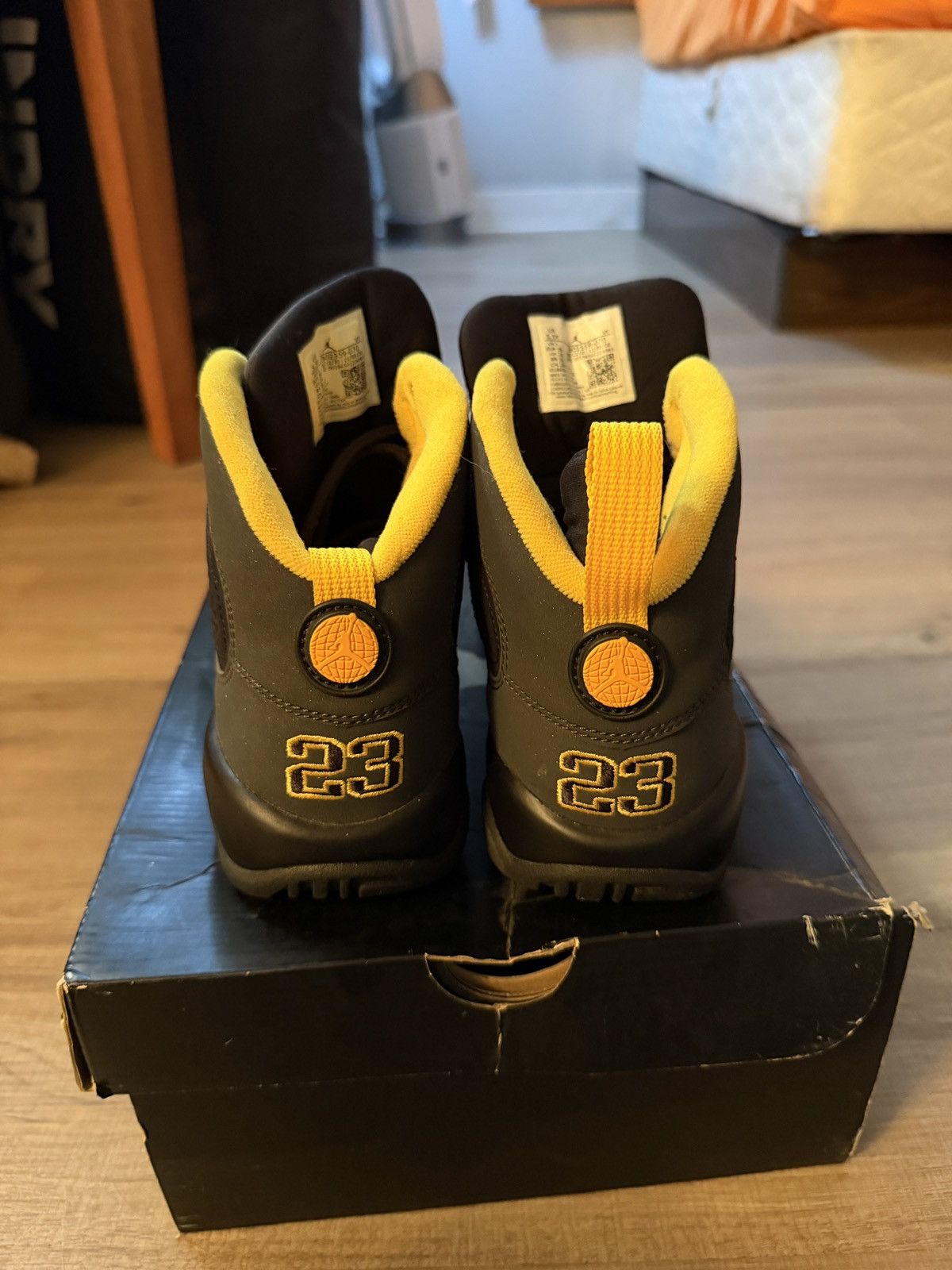 Jordan Brand Jordan 9 Retro University Gold (GS) Size US 7 / IT 37 - 5 Thumbnail