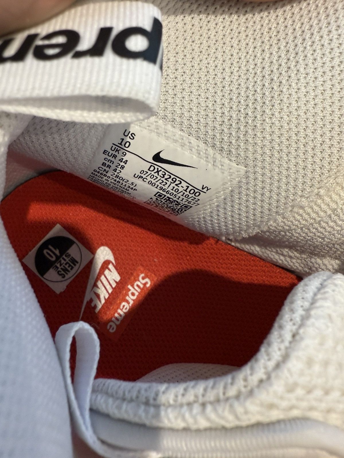 Nike × Supreme Nike X Supreme White Air Bakin Size US 10 / EU 43 - 5 Thumbnail