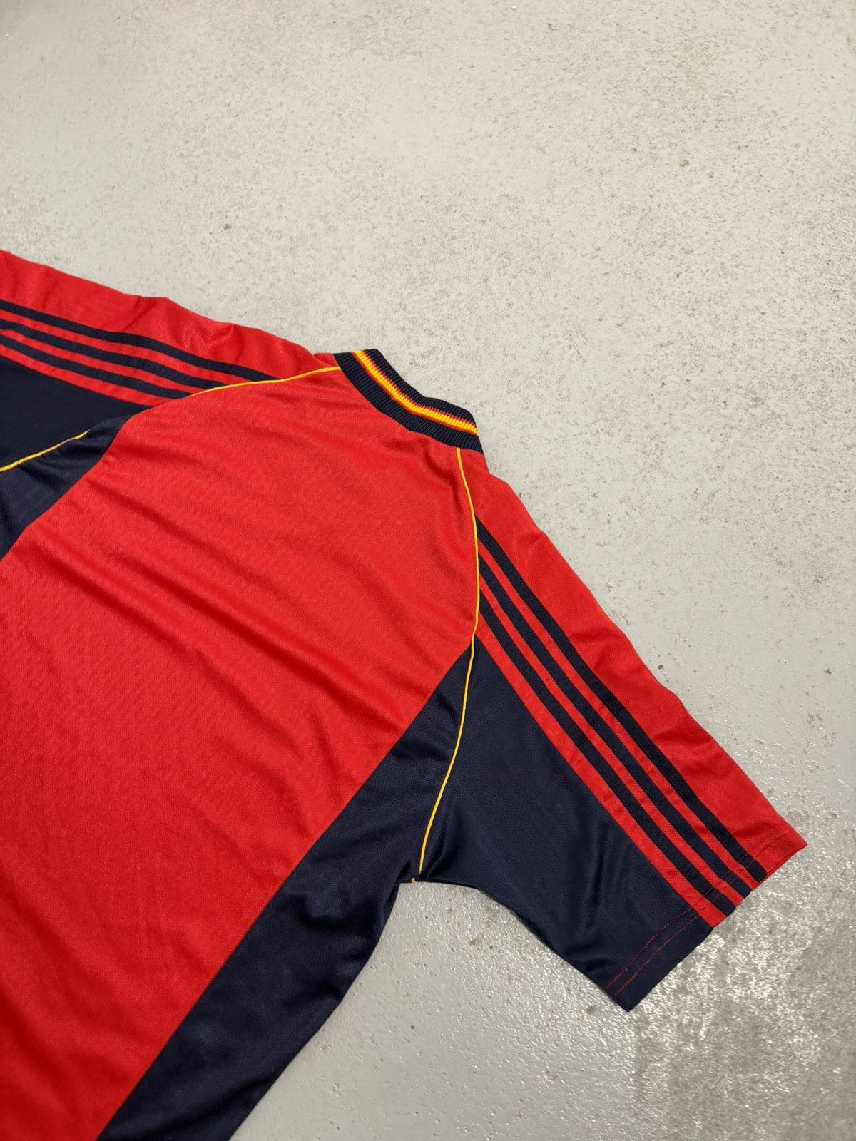 Adidas Vintage 1998/1999 Adidas Spain Soccer Jersey Size US M / EU 48-50 / 2 - 12 Thumbnail