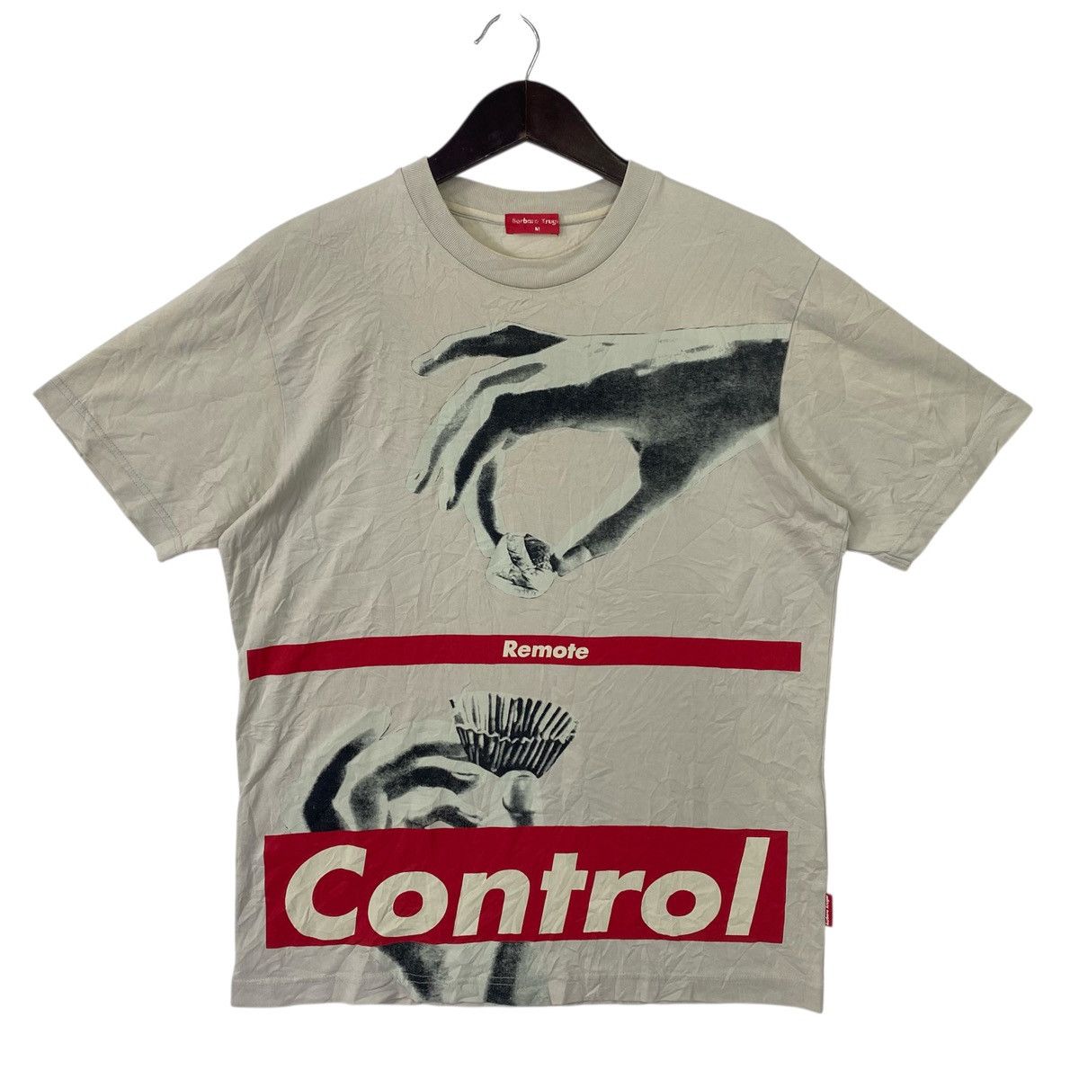 Barbara Kruger 💥BARBARA KRUGER Remote control designer brand tee t-shirt Size US M / EU 48-50 / 2 - 1 Thumbnail