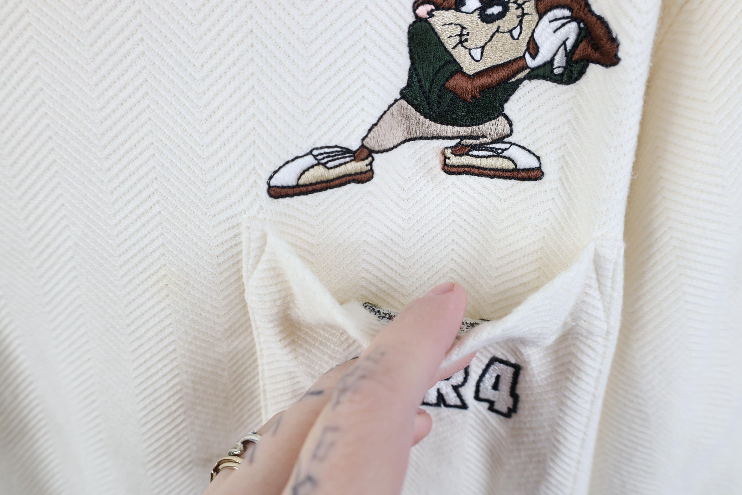 Vintage Vintage 90s Looney Tunes Tazmanian Devil Golf Knit T-Shirt Size US XXL / EU 58 / 5 - 6 Thumbnail