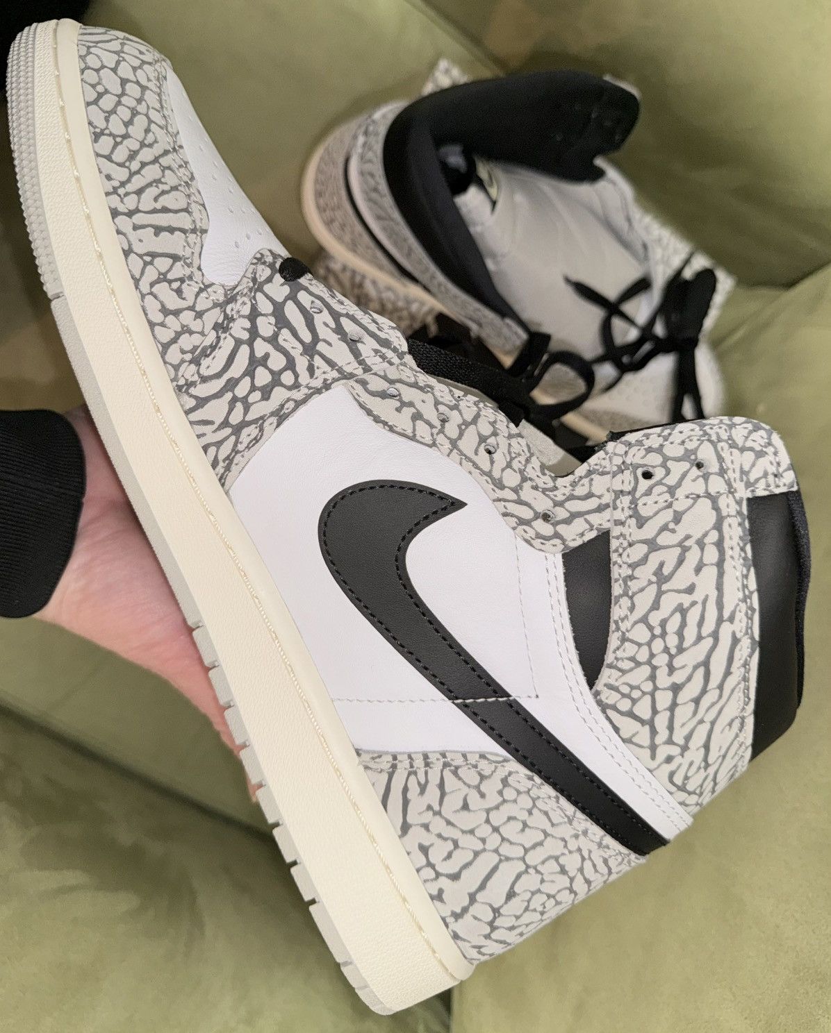 Jordan Brand Nike 1985 Air Jordan 1 “White Cement” Retro OG high top, NEW Size US 12.5 / EU 45-46 - 10 Thumbnail