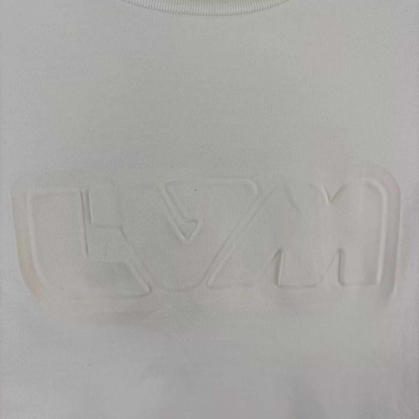 Louis Vuitton Louis Vuitton White Embossed Logo Long Sleeve Tee M Size US M / EU 48-50 / 2 - 4 Thumbnail