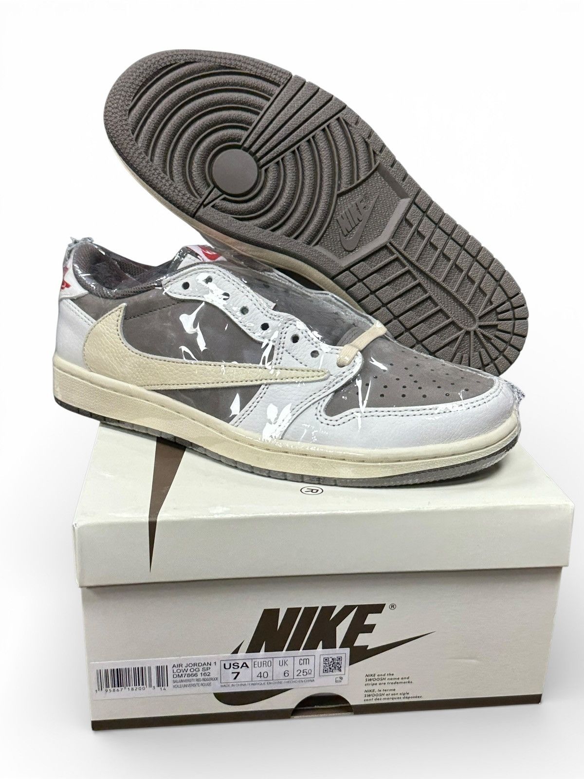 Travis Scott Air Jordan 1 OG Low Travis Scott Reverse Mocha Men's Size 7 Size US 7 / EU 40 - 1 Thumbnail