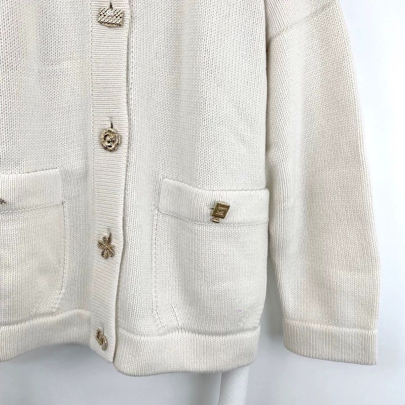Chanel Chanel Badge button white knitted cardigan jacket Size S / US 4 / IT 40 - 5 Thumbnail