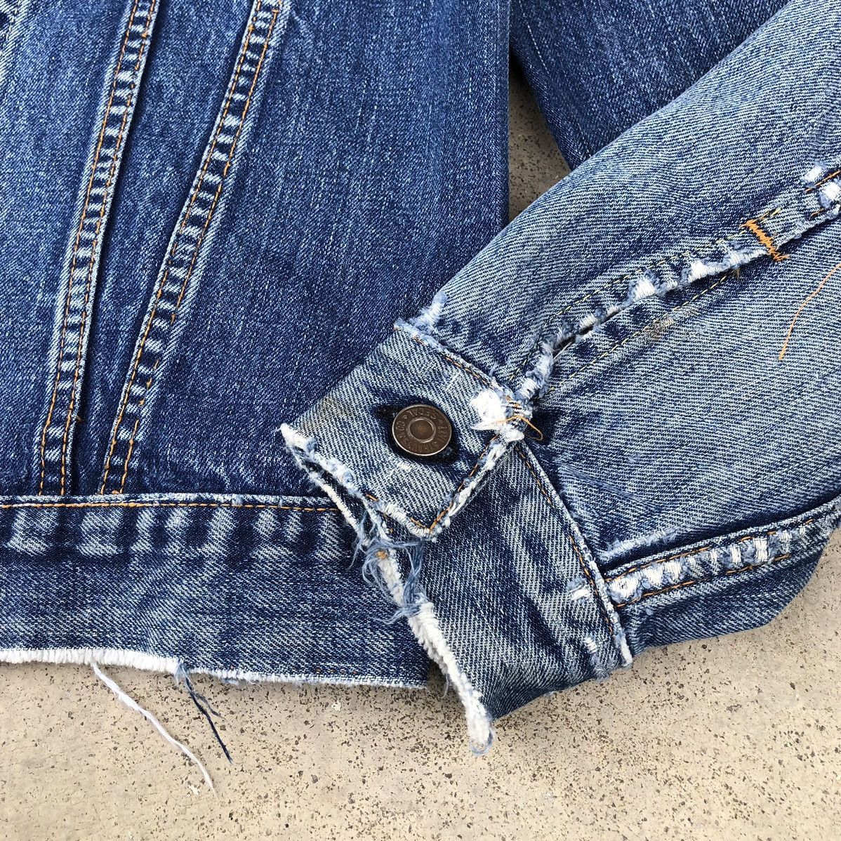Levi's Vintage 70s Levis 505 BIG E Distressed Trucker Jacket Size US S / EU 44-46 / 1 - 15 Thumbnail