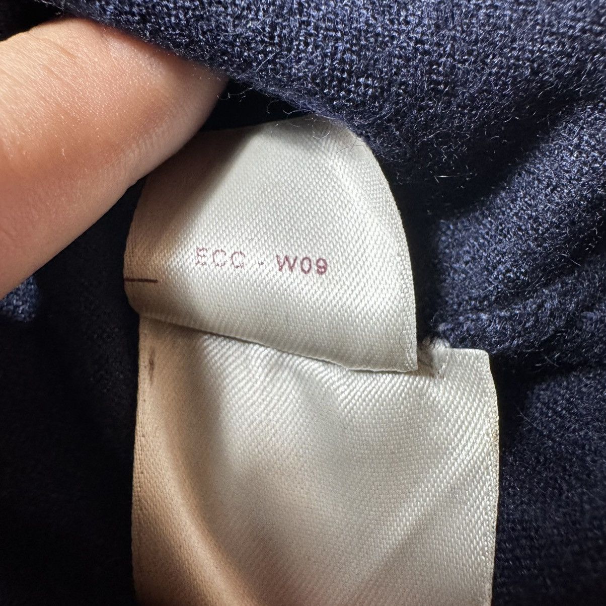 Louis Vuitton vintage louis vuitton cashmere sweater wool gold buttons Size M / US 6-8 / IT 42-44 - 10 Thumbnail