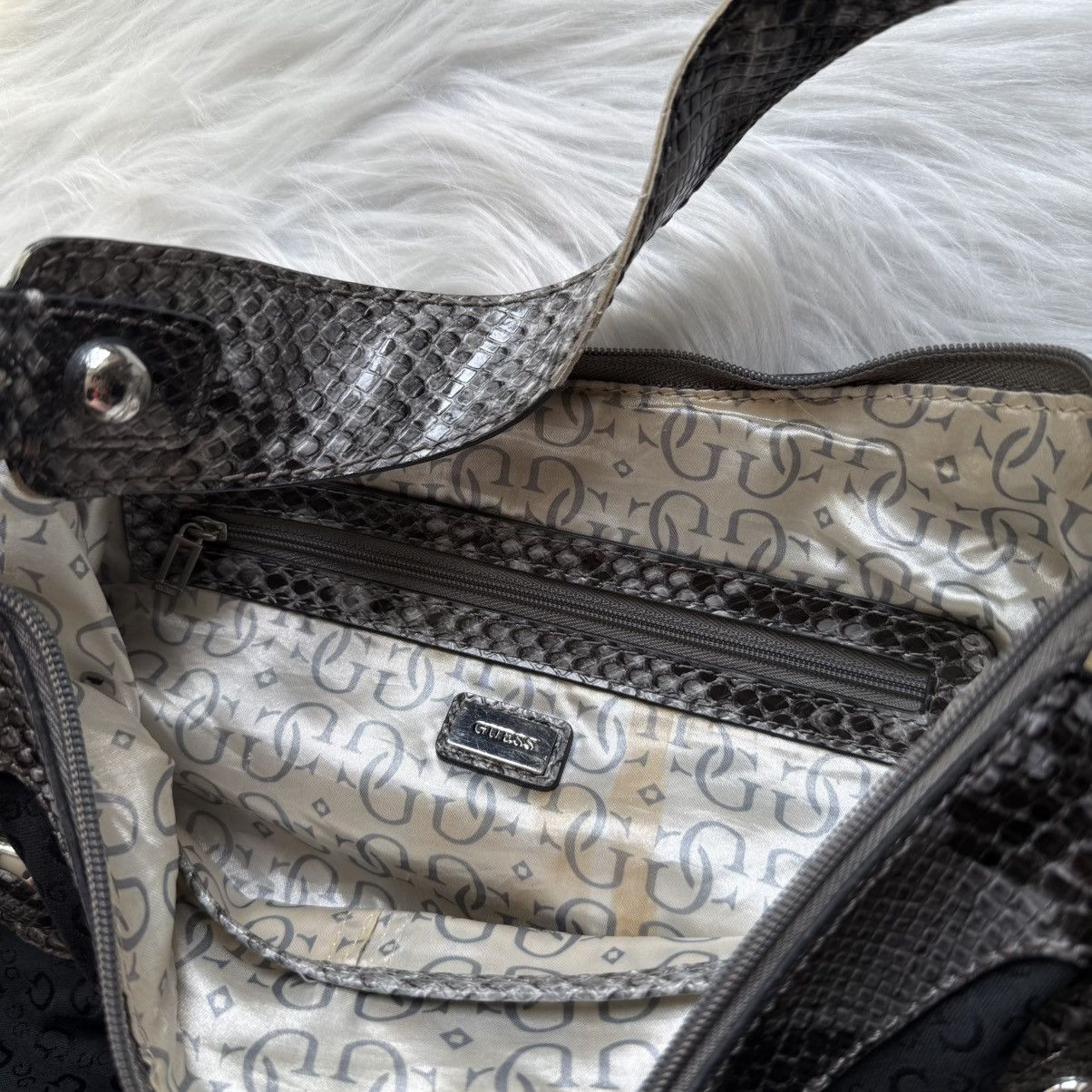 Guess 📌 Vintage Guees Monogram Y2K Juicy Vibe Handbag Size ONE SIZE - 15 Thumbnail