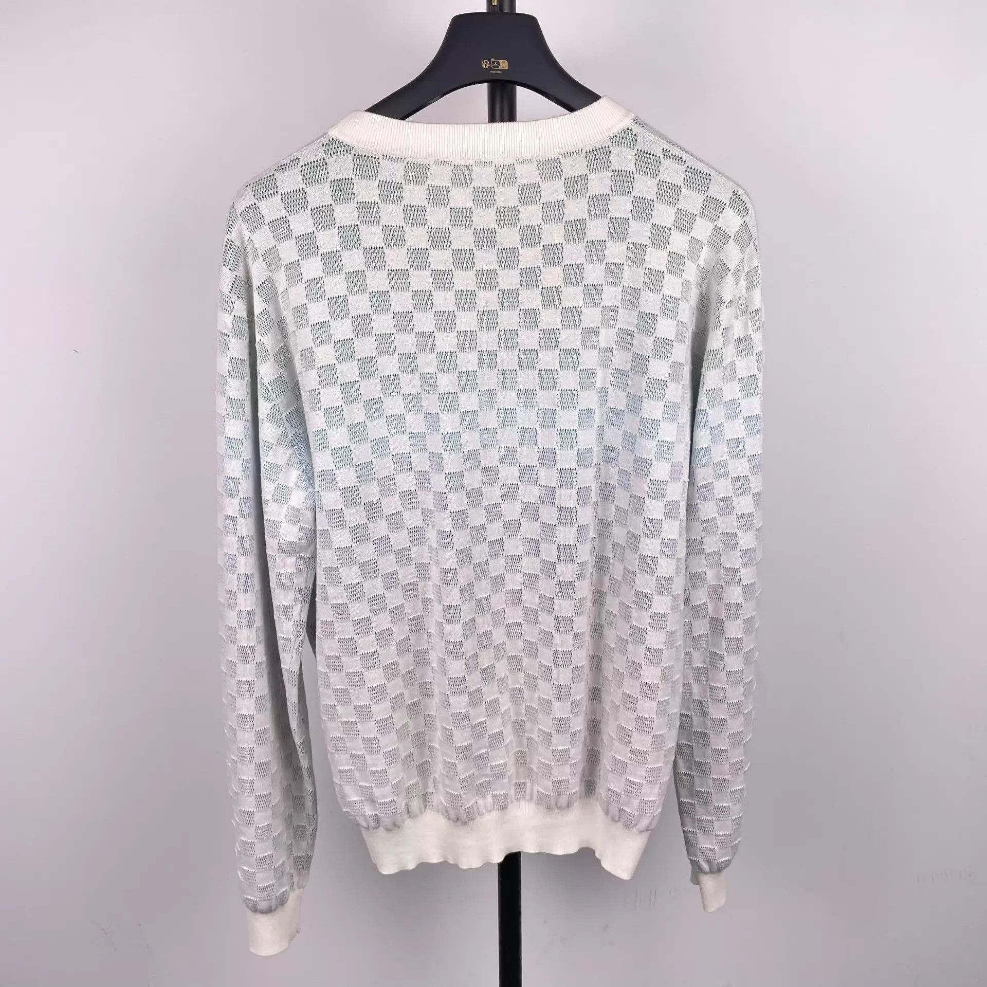 Louis Vuitton LV men's gradient monogram white sweater M Size US M / EU 48-50 / 2 - 2 Thumbnail