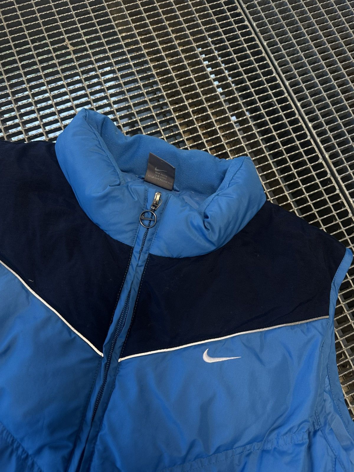 Nike Vintage Nike 90's Swoosh Puffer Vest Y2K/YKK Size US XL / EU 56 / 4 - 2 Thumbnail