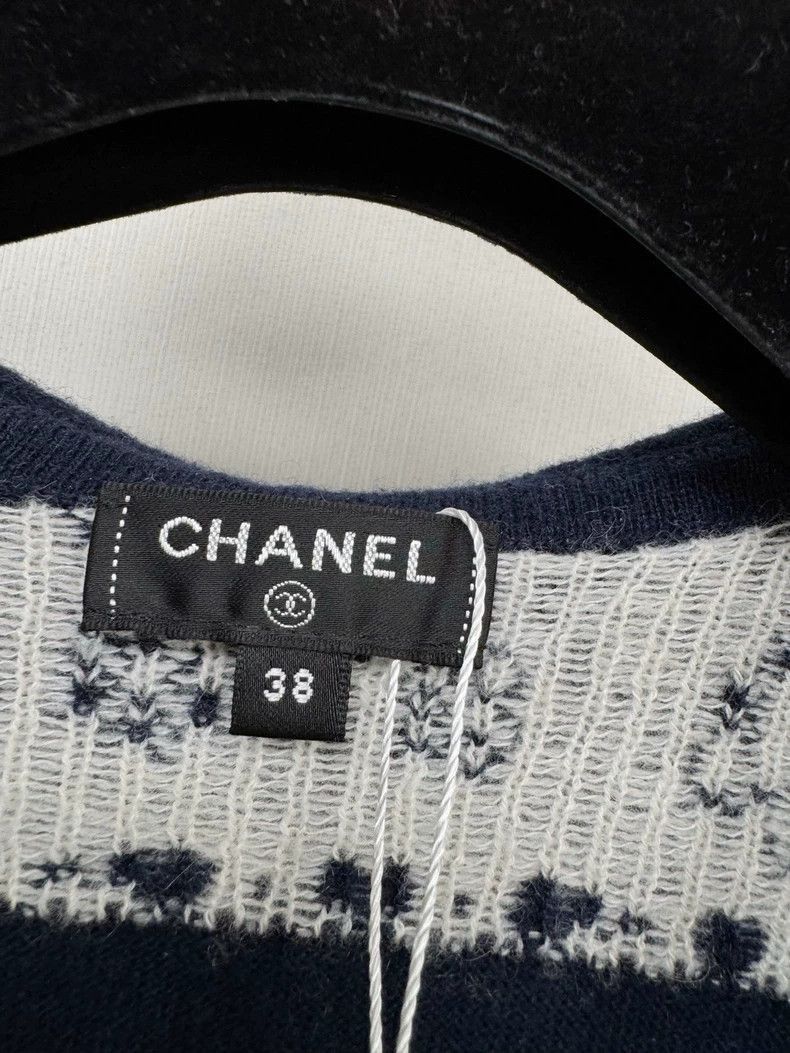 Chanel Chanel Hooded Cashmere Vest Size 38 -2505 Size M / US 6-8 / IT 42-44 - 2 Thumbnail