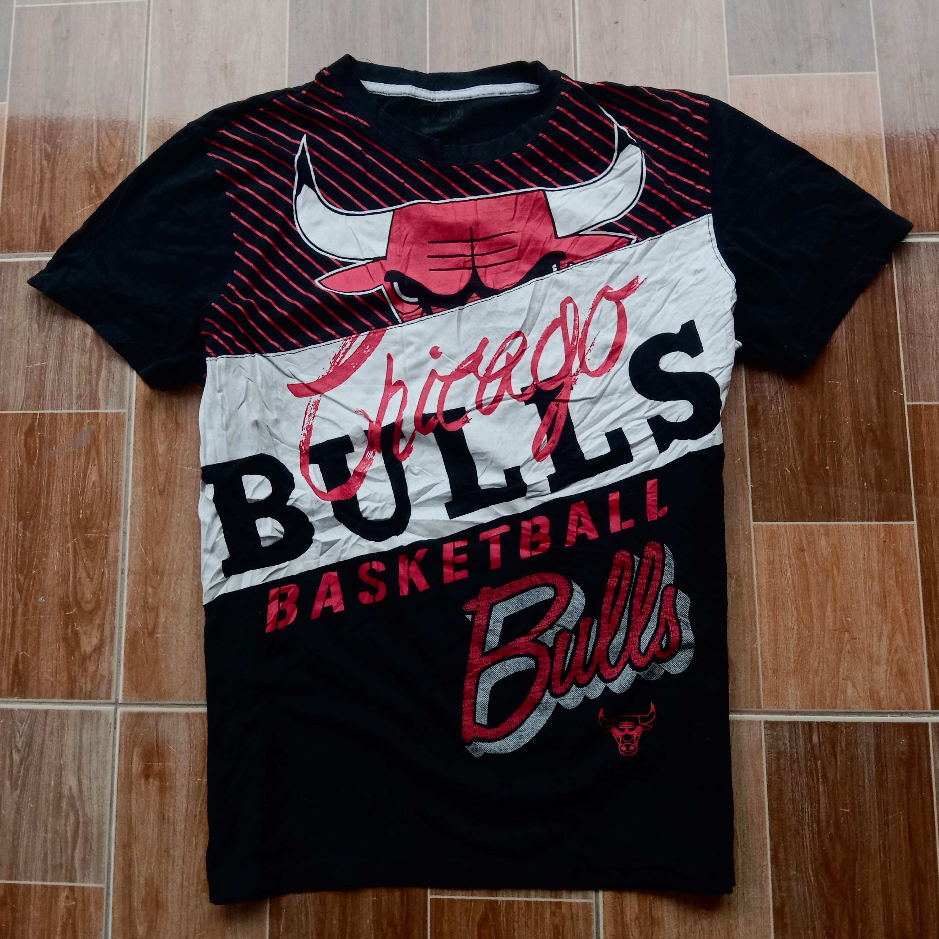 NBA Chichago Bulls Tee Size US XL / EU 56 / 4 - 1 Thumbnail