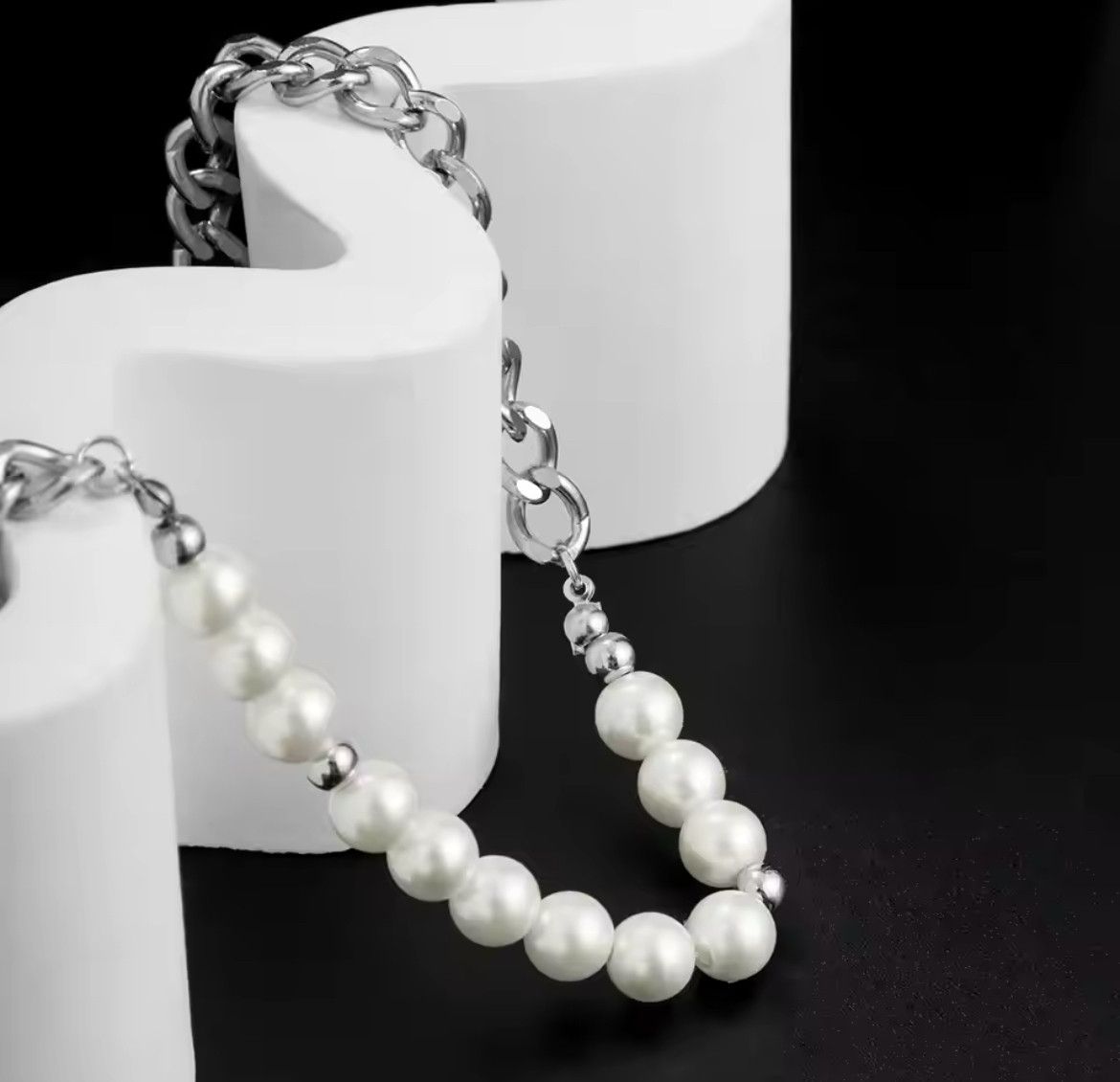 The Unbranded Brand Pearl Beaded Cuban Link Chain Necklace Size ONE SIZE - 4 Thumbnail