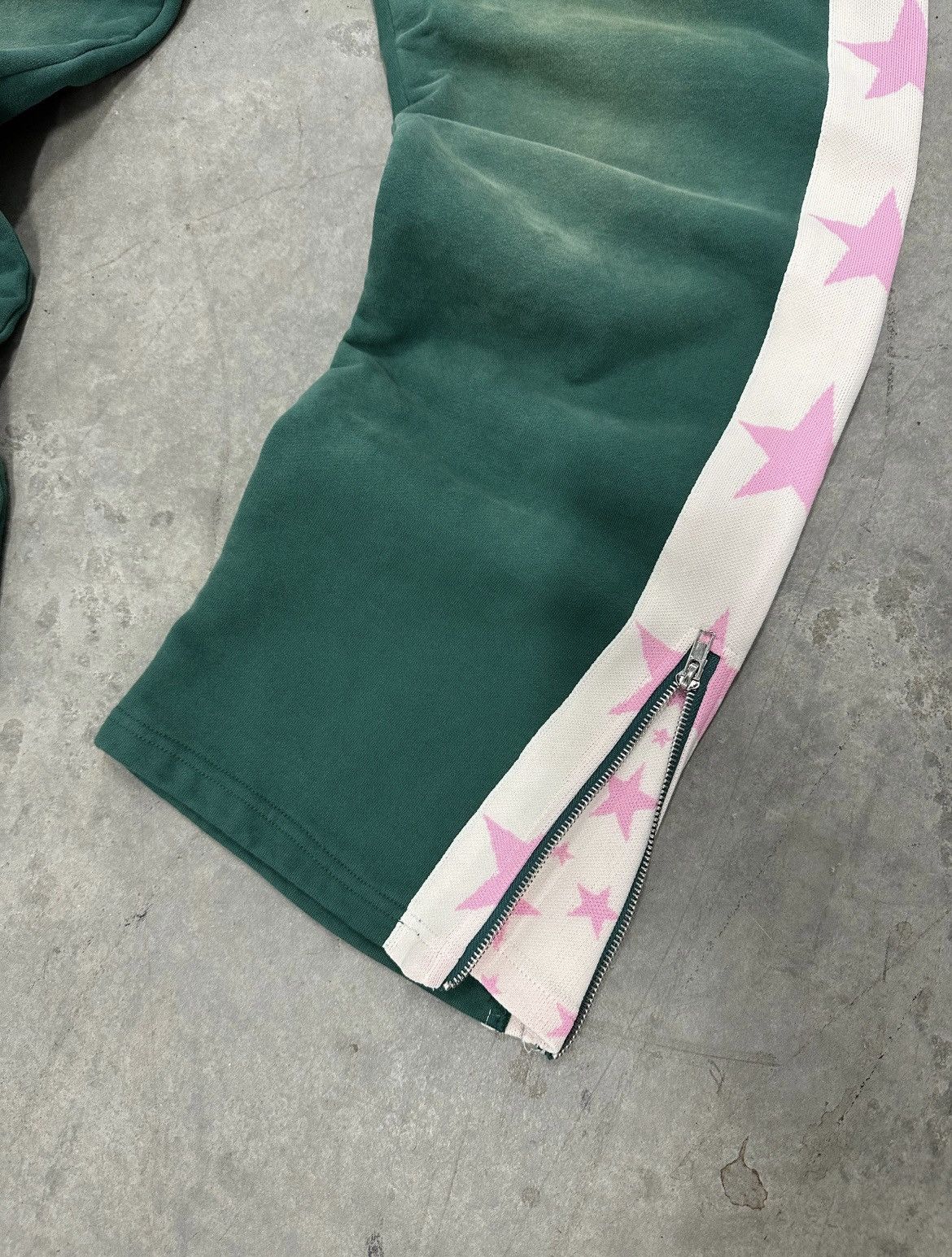 Other Baggy Sweatpants w/ Star Pattern Size US 31 - 4 Thumbnail