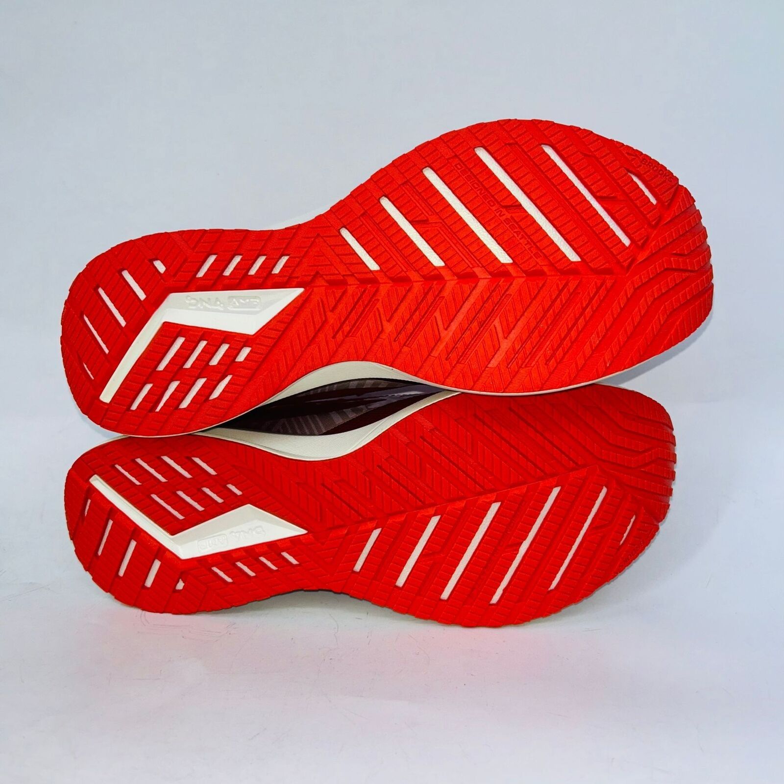Brooks BROOKS MEN LEVITATE 4 RED/CHERRY WHITE RUNNING SHOES SIZE 9 Size US 9 / EU 42 - 5 Thumbnail