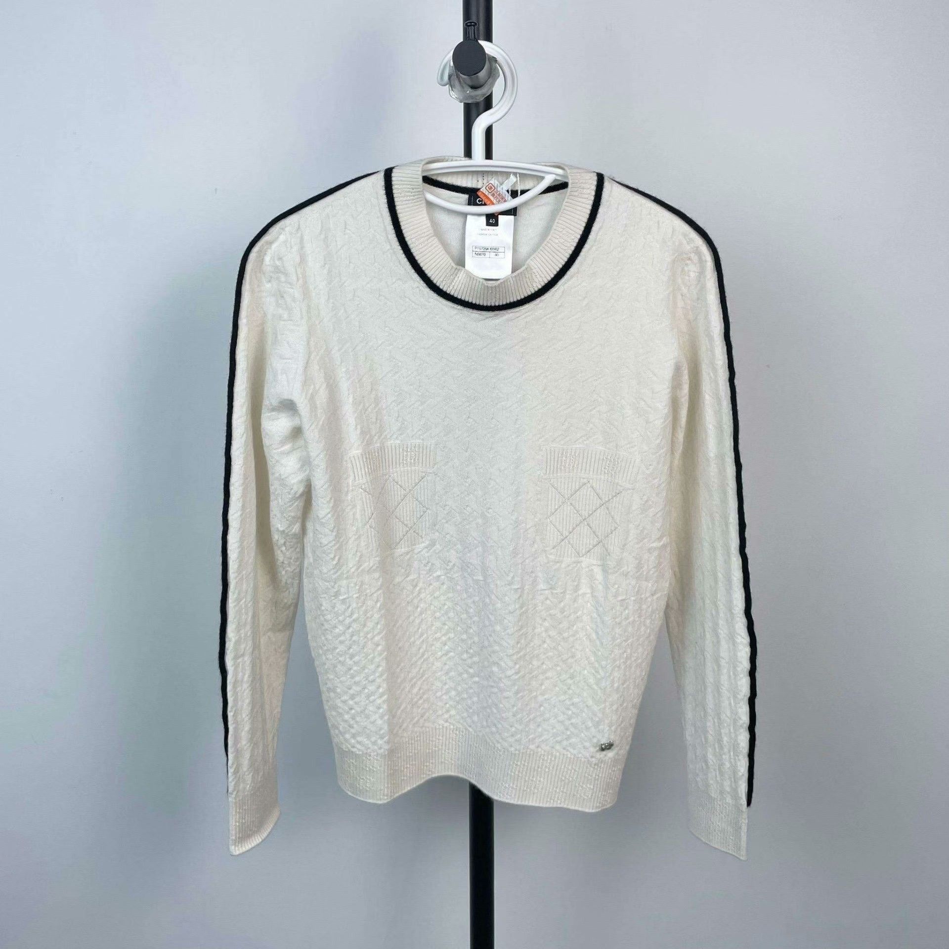 Chanel Chanel Sweater 40 Women Size M / US 6-8 / IT 42-44 - 1 Thumbnail