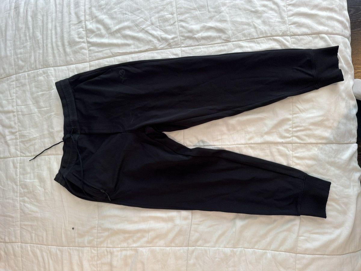 Y-3 Y-3 medium black joggers Size US 30 / EU 46 - 1 Thumbnail