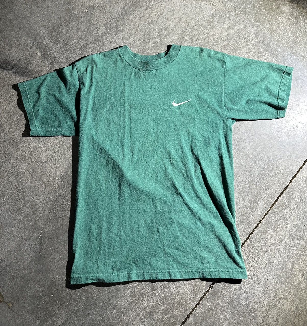 Nike Vintage 90s Nike Swoosh T-Shirt Size US L / EU 52-54 / 3 - 1 Thumbnail